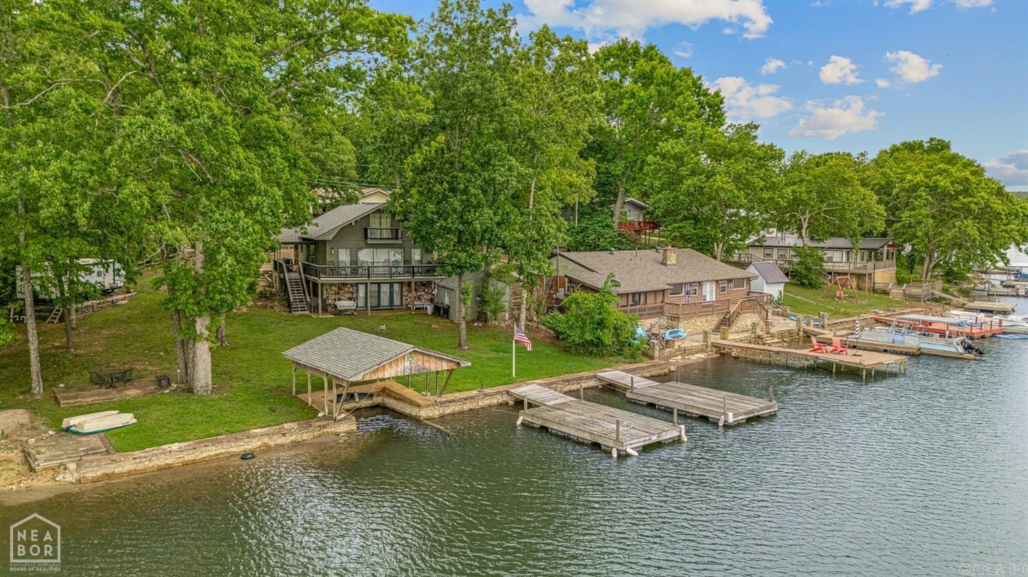 176 E Lakeshore Drive Property Photo 3