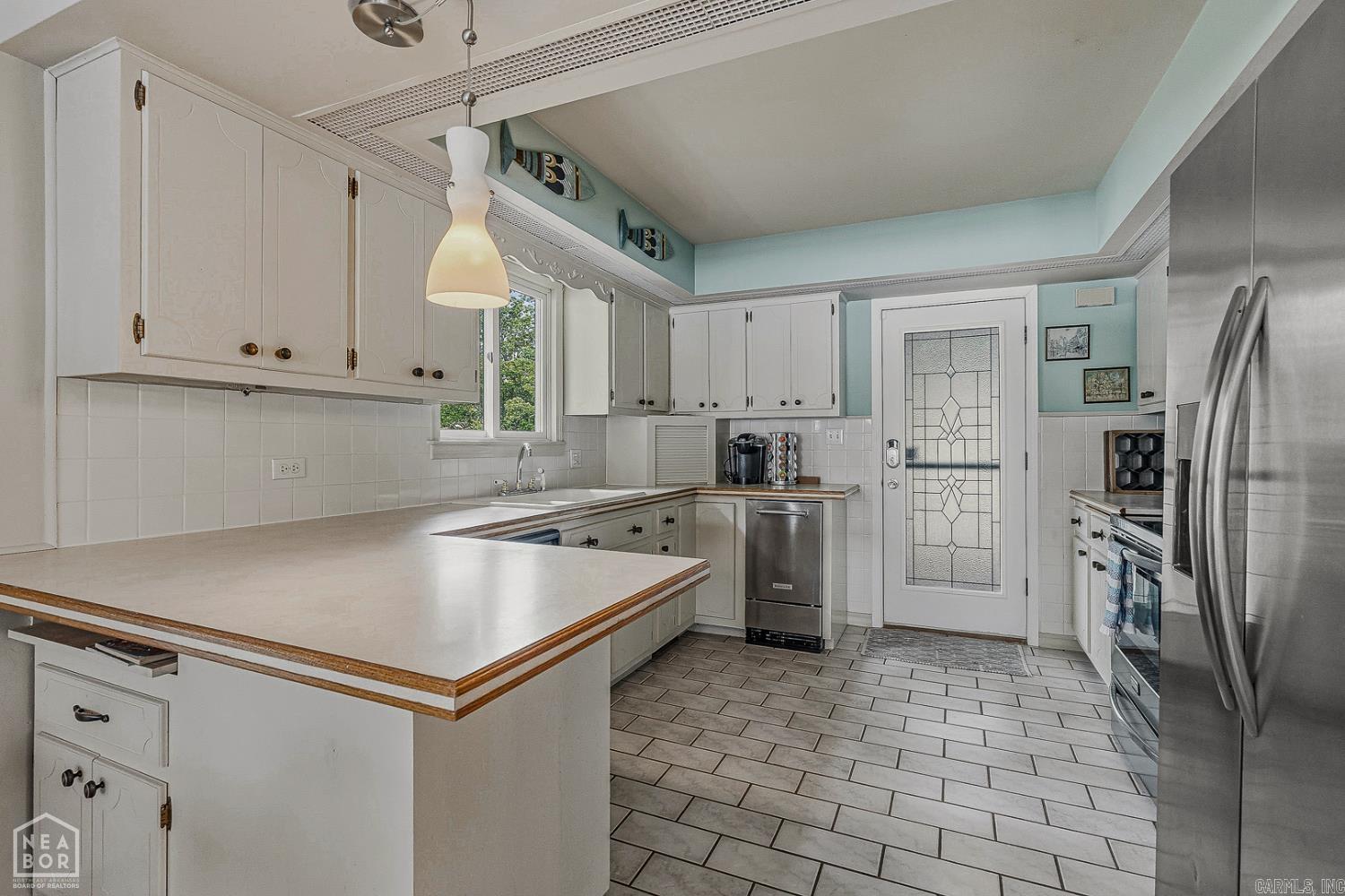 176 E Lakeshore Drive Property Photo 9