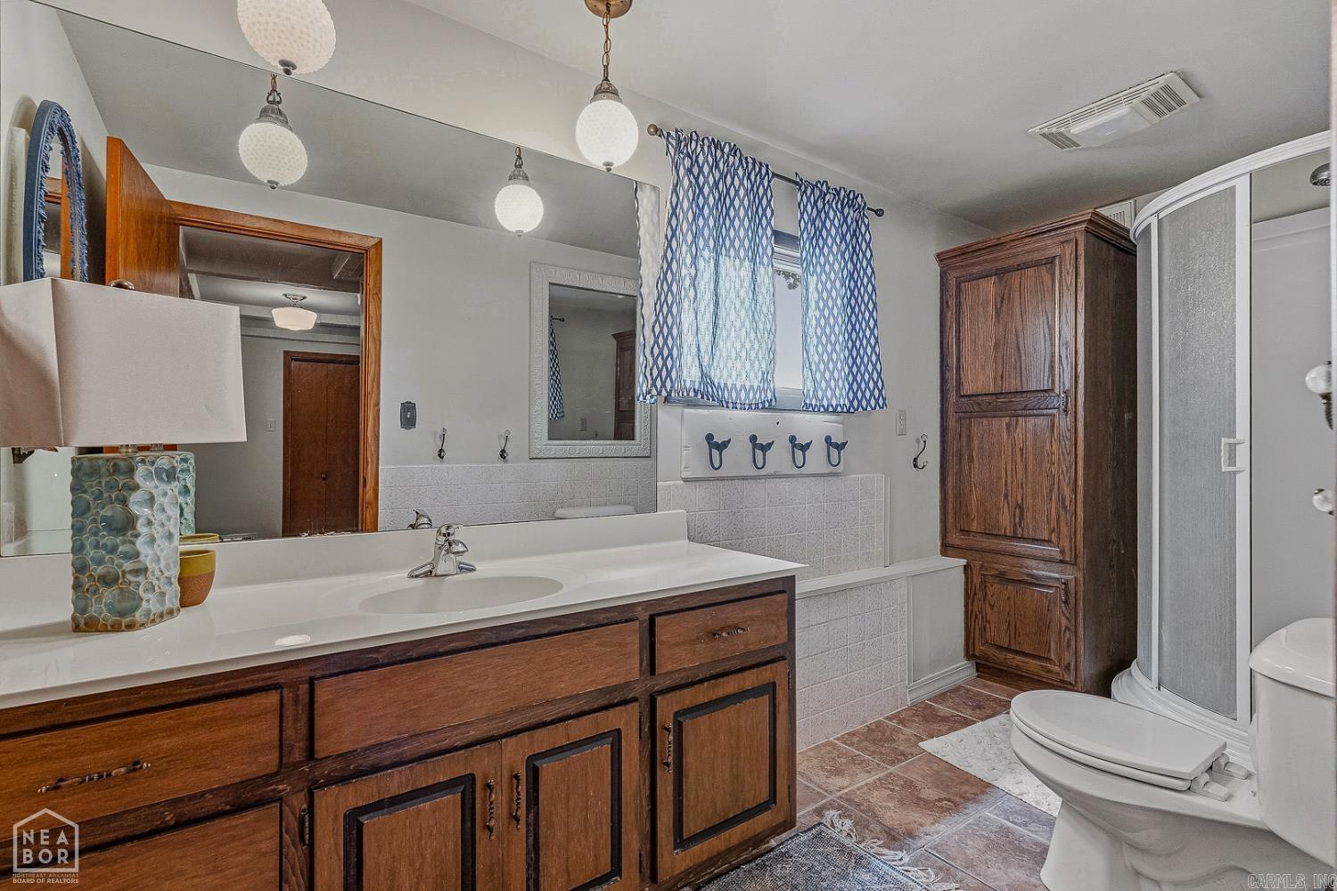176 E Lakeshore Drive Property Photo 23