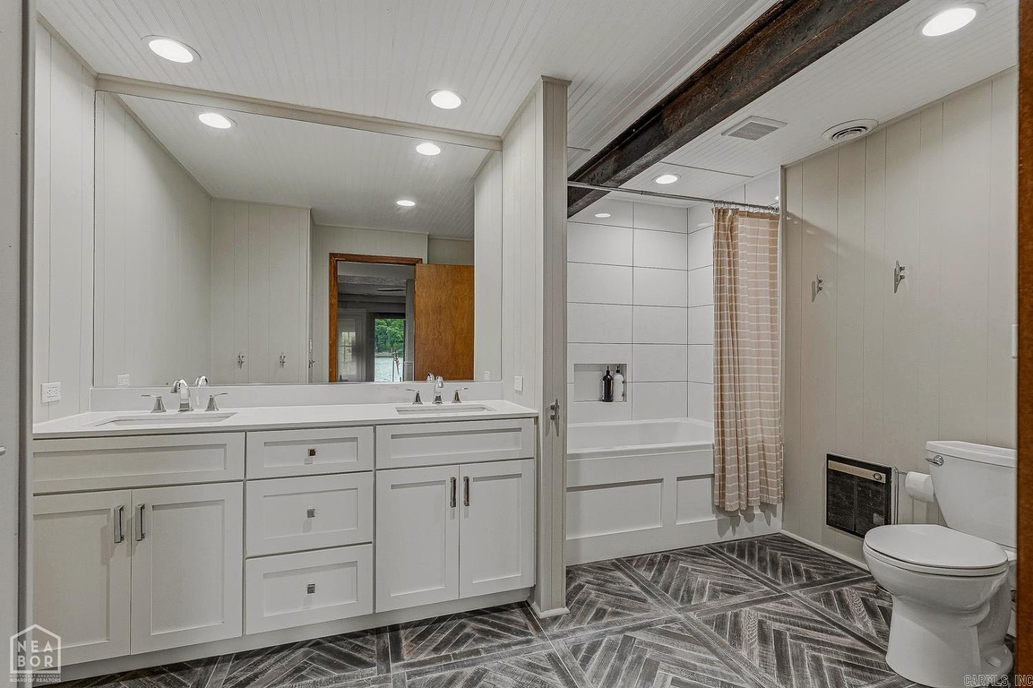 176 E Lakeshore Drive Property Photo 28
