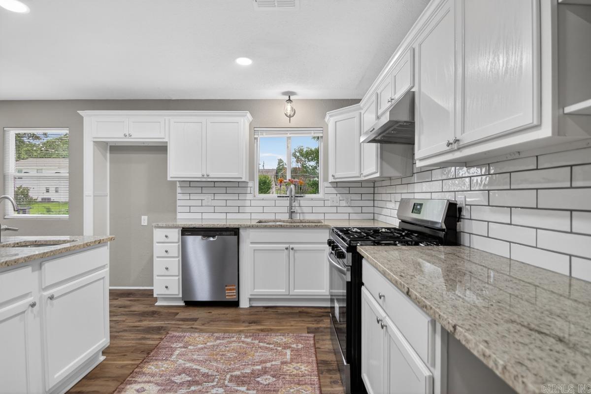 1809 Saratoga Property Photo 6
