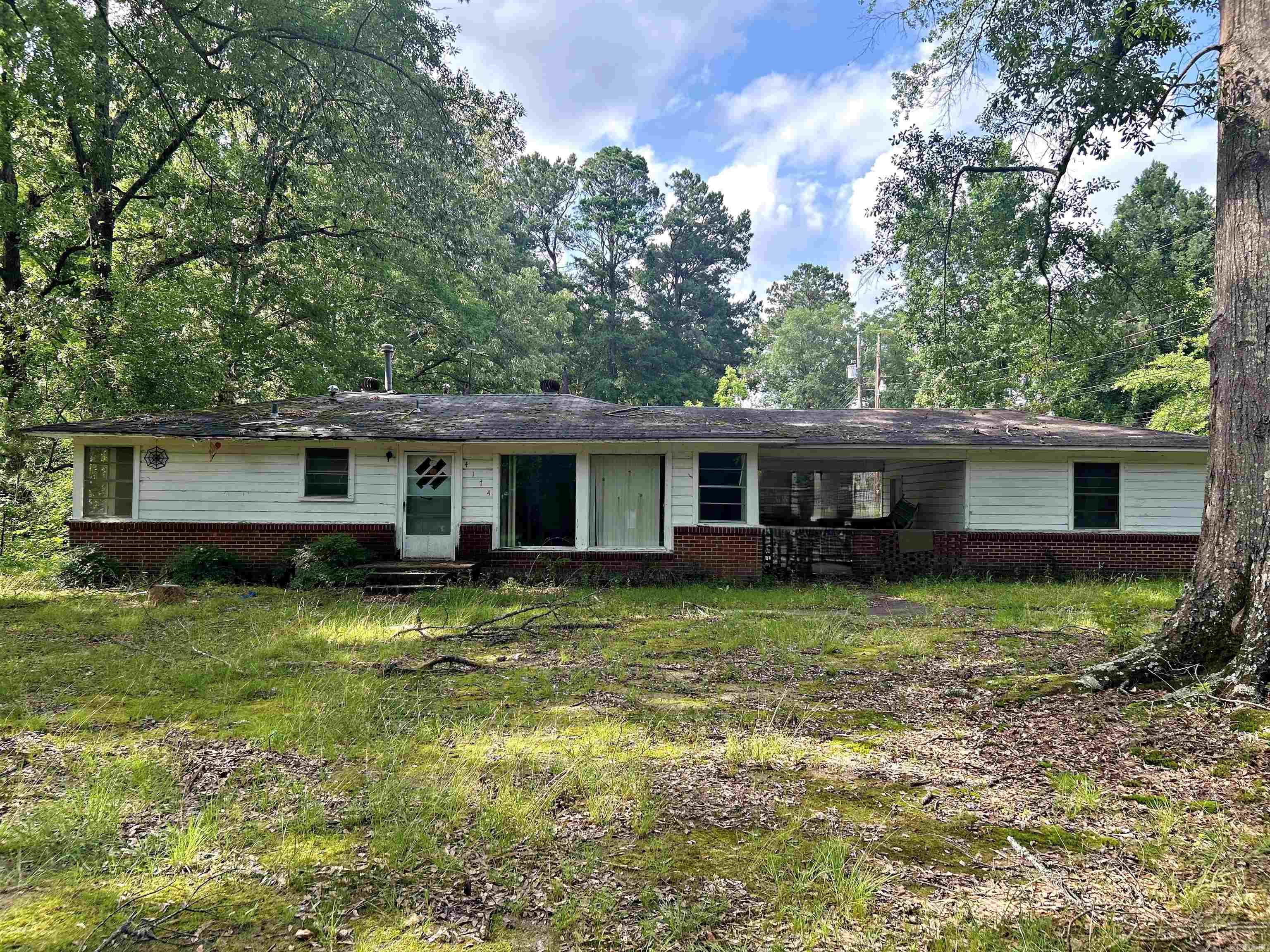 4174 Central Road Property Photo 2