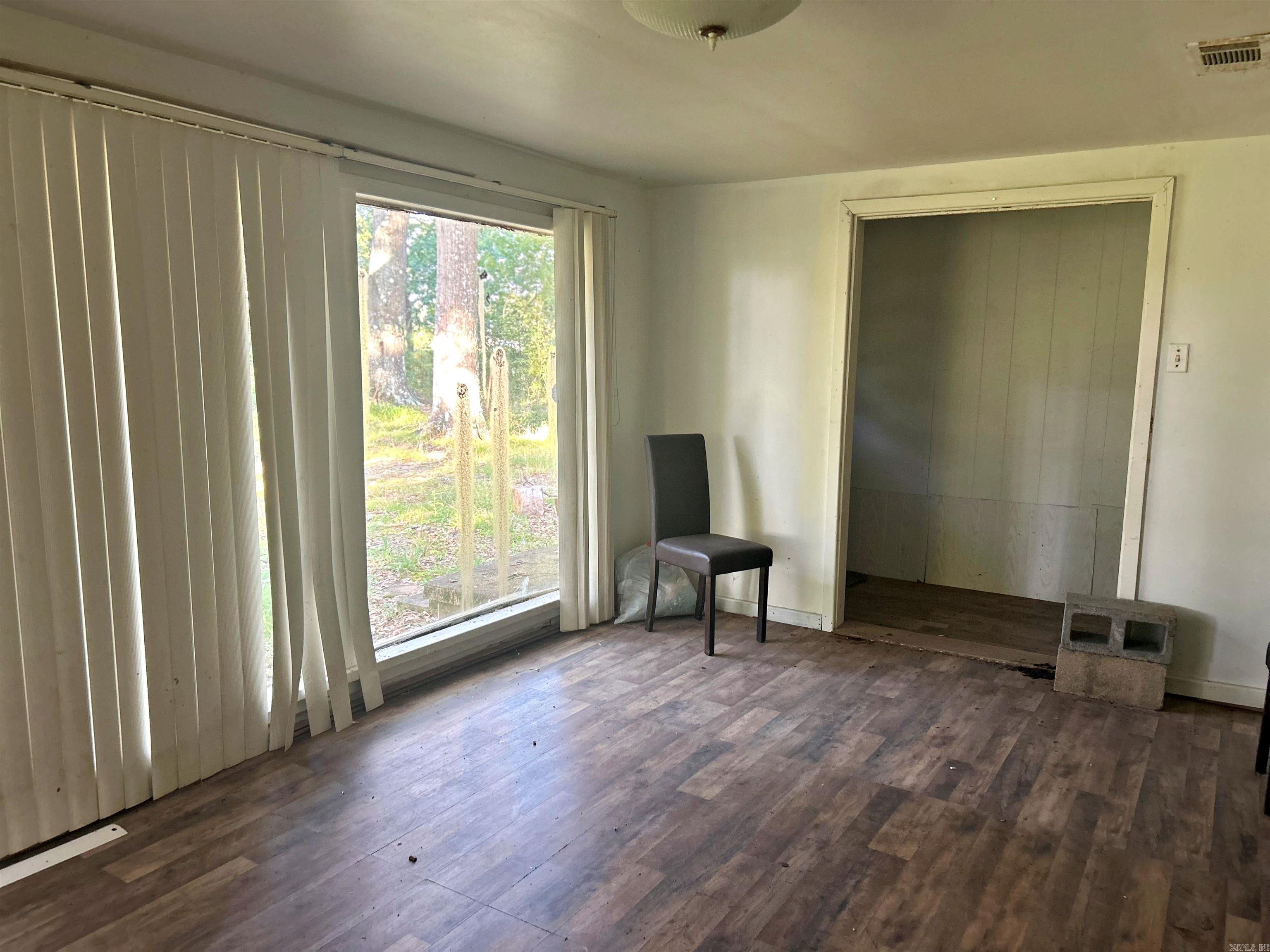 4174 Central Road Property Photo 5