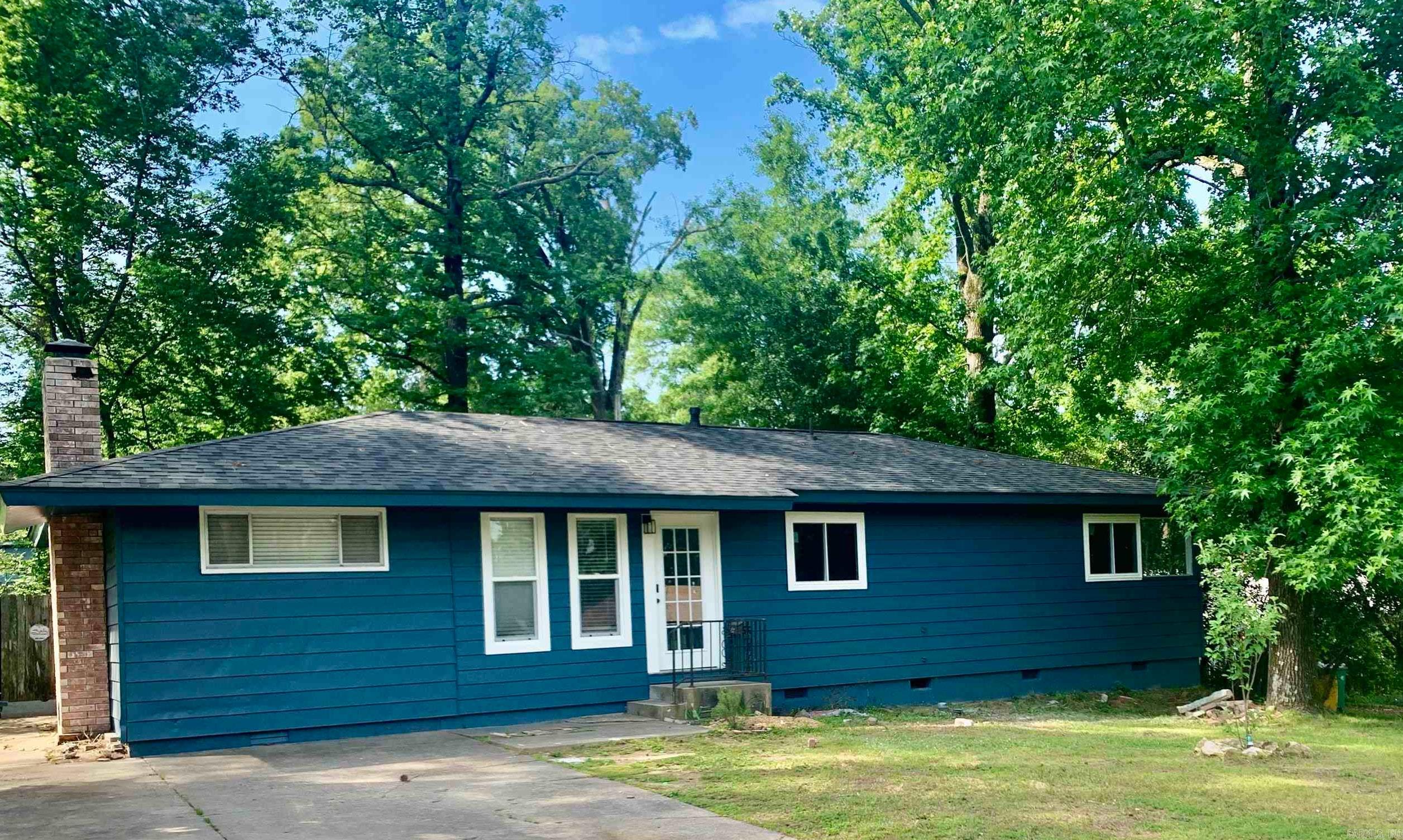 5 Roxbury Drive Property Photo 1