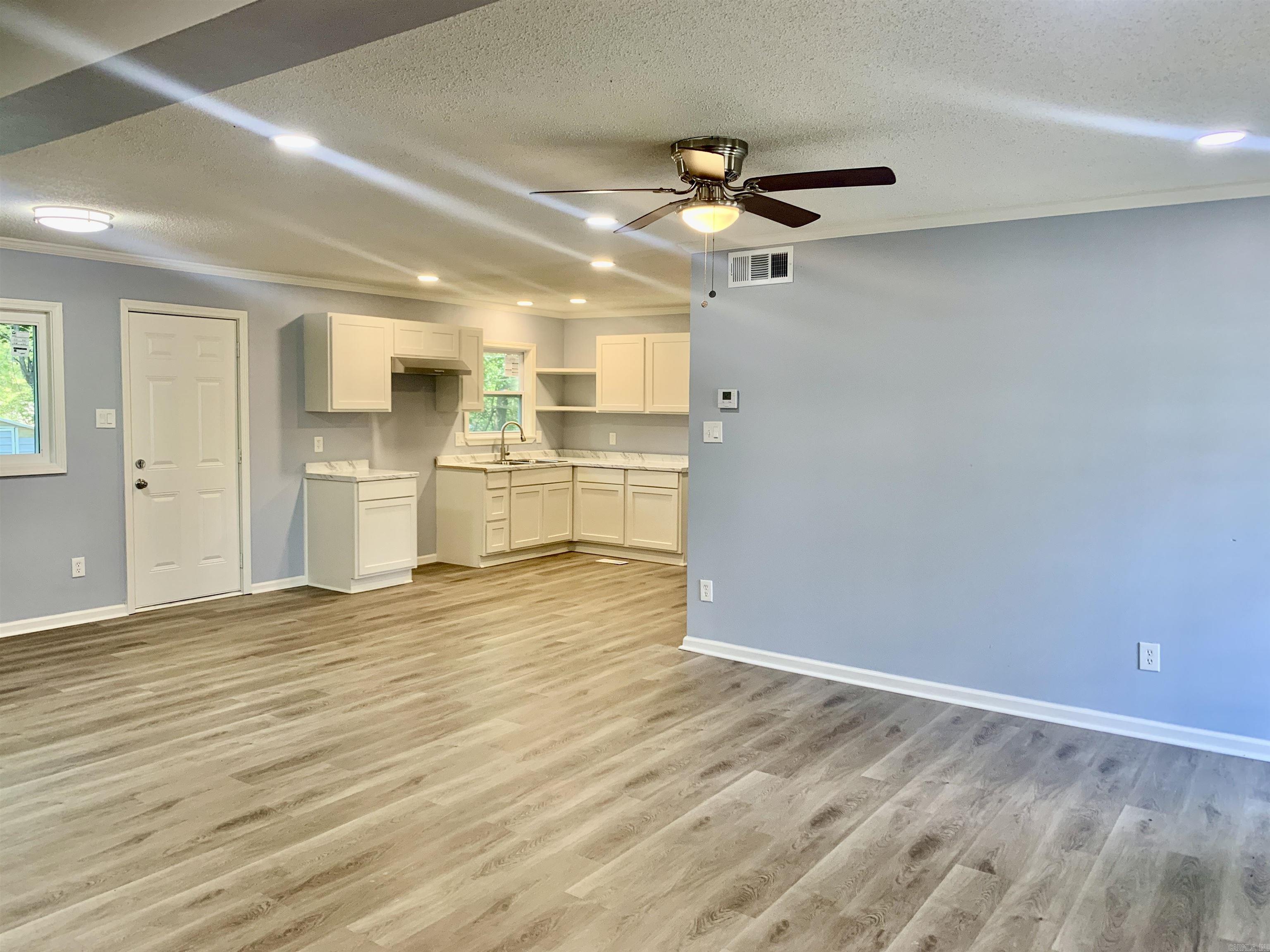 5 Roxbury Drive Property Photo 14