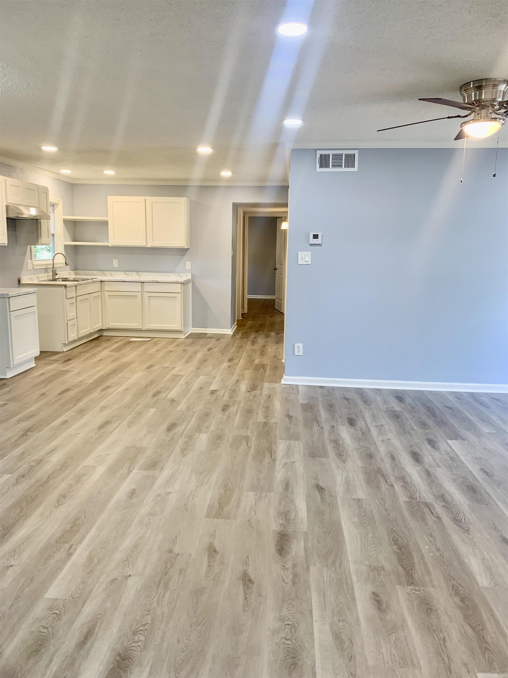 5 Roxbury Drive Property Photo 15