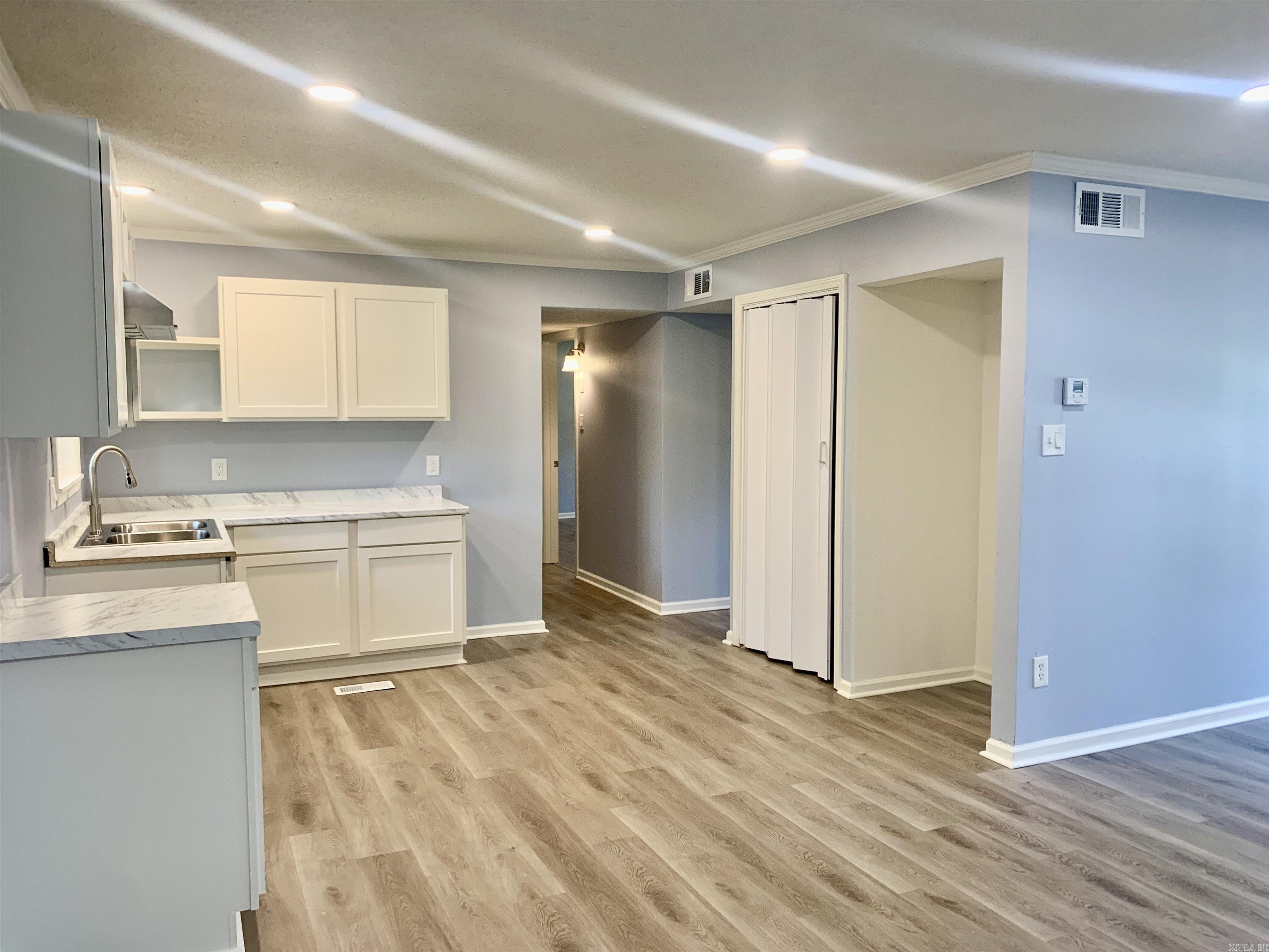 5 Roxbury Drive Property Photo 17
