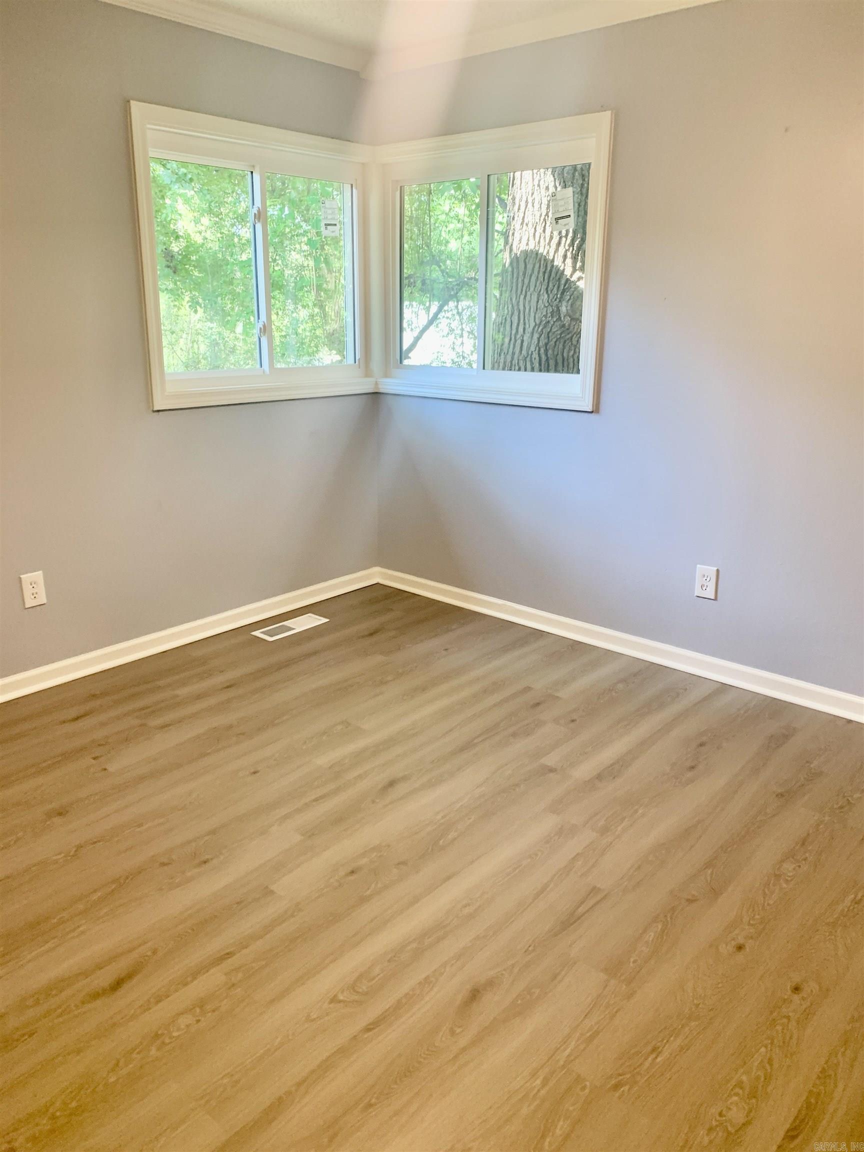 5 Roxbury Drive Property Photo 23
