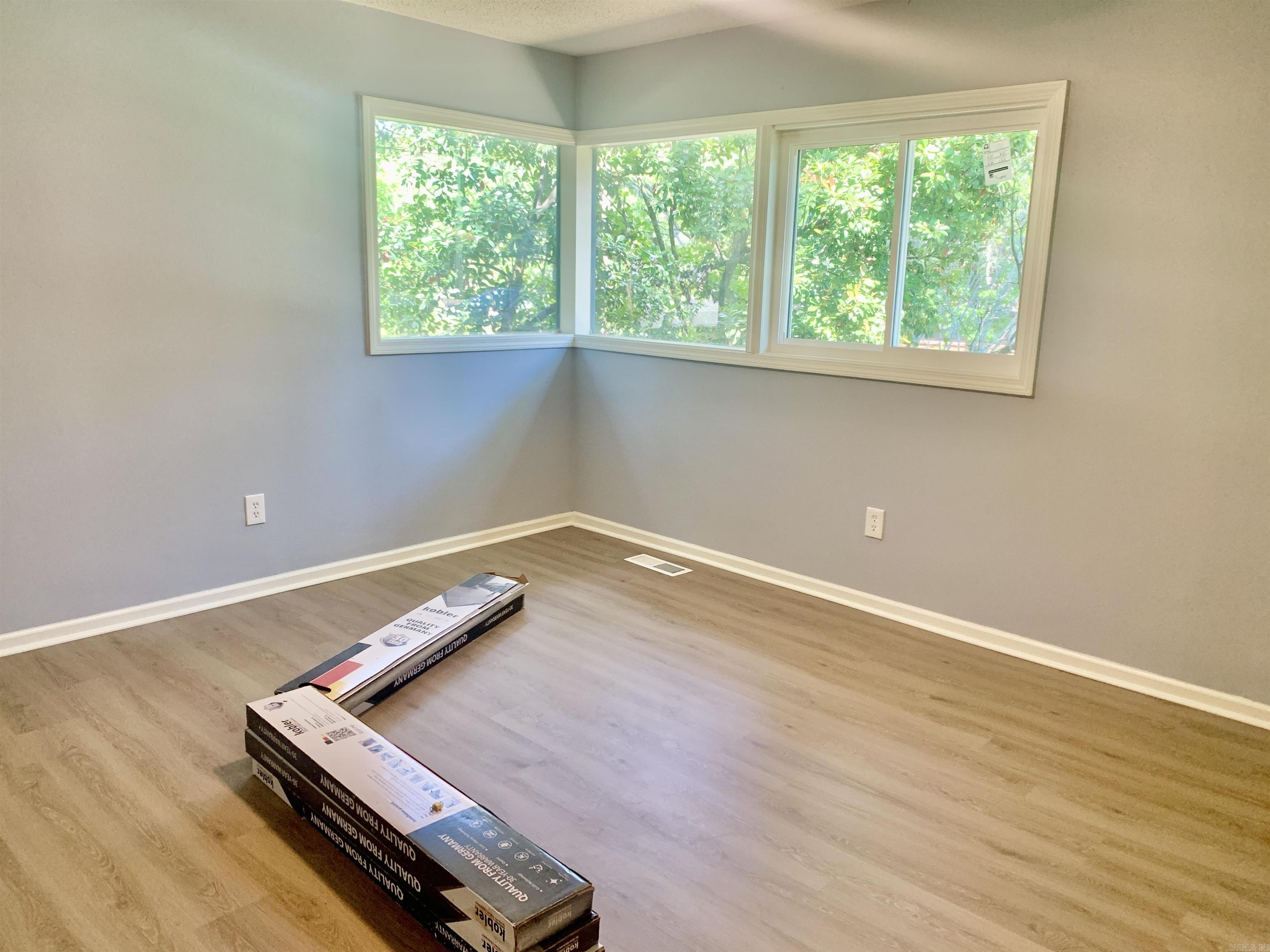 5 Roxbury Drive Property Photo 25