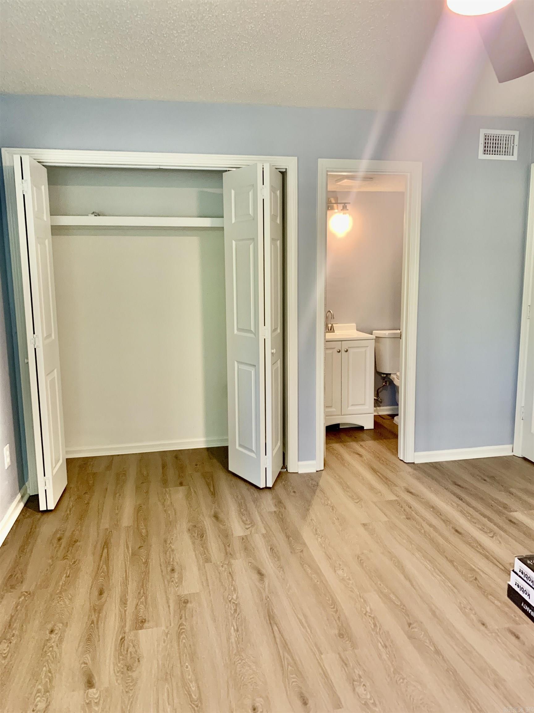 5 Roxbury Drive Property Photo 26