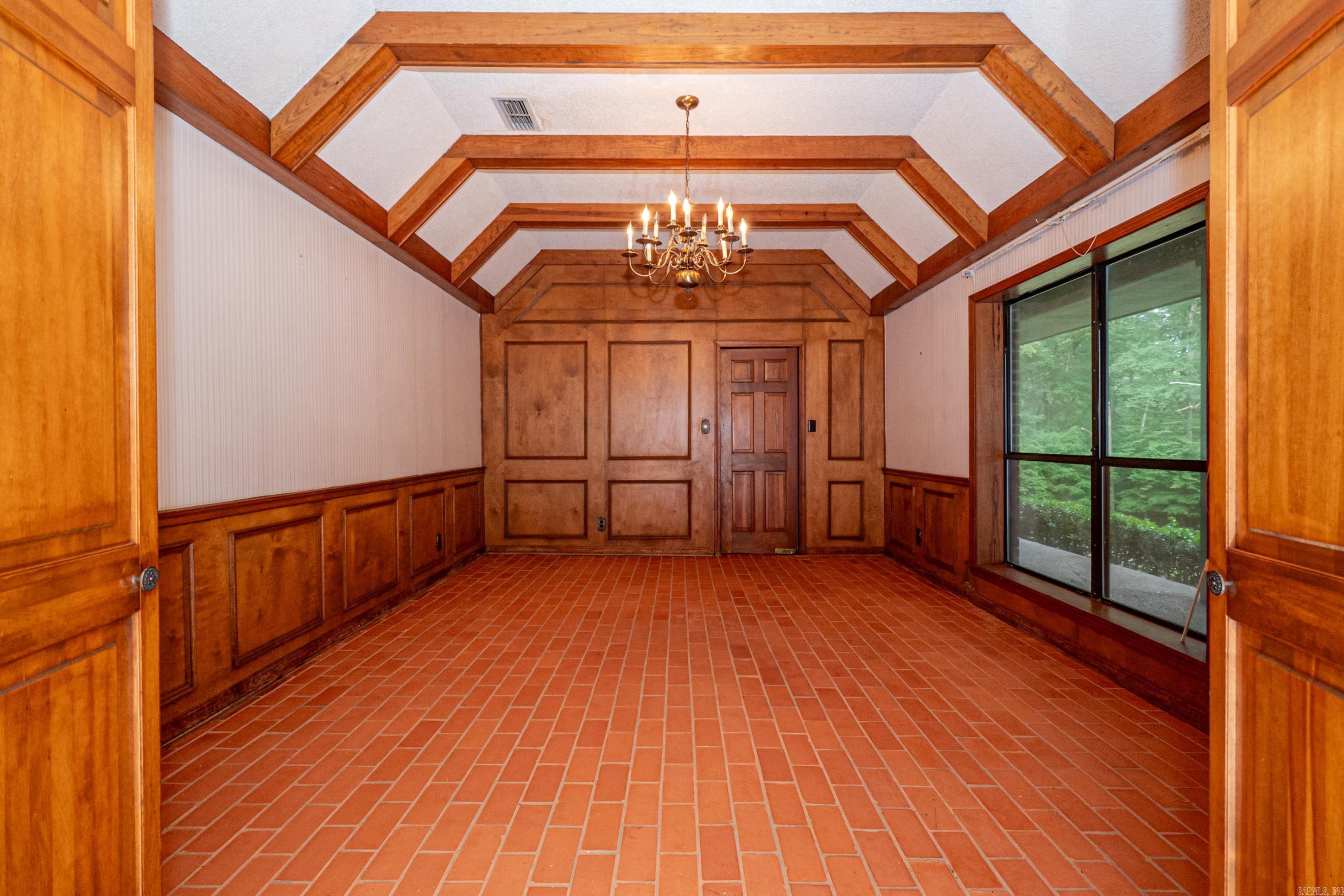 214 Millcreek Dr Property Photo 4