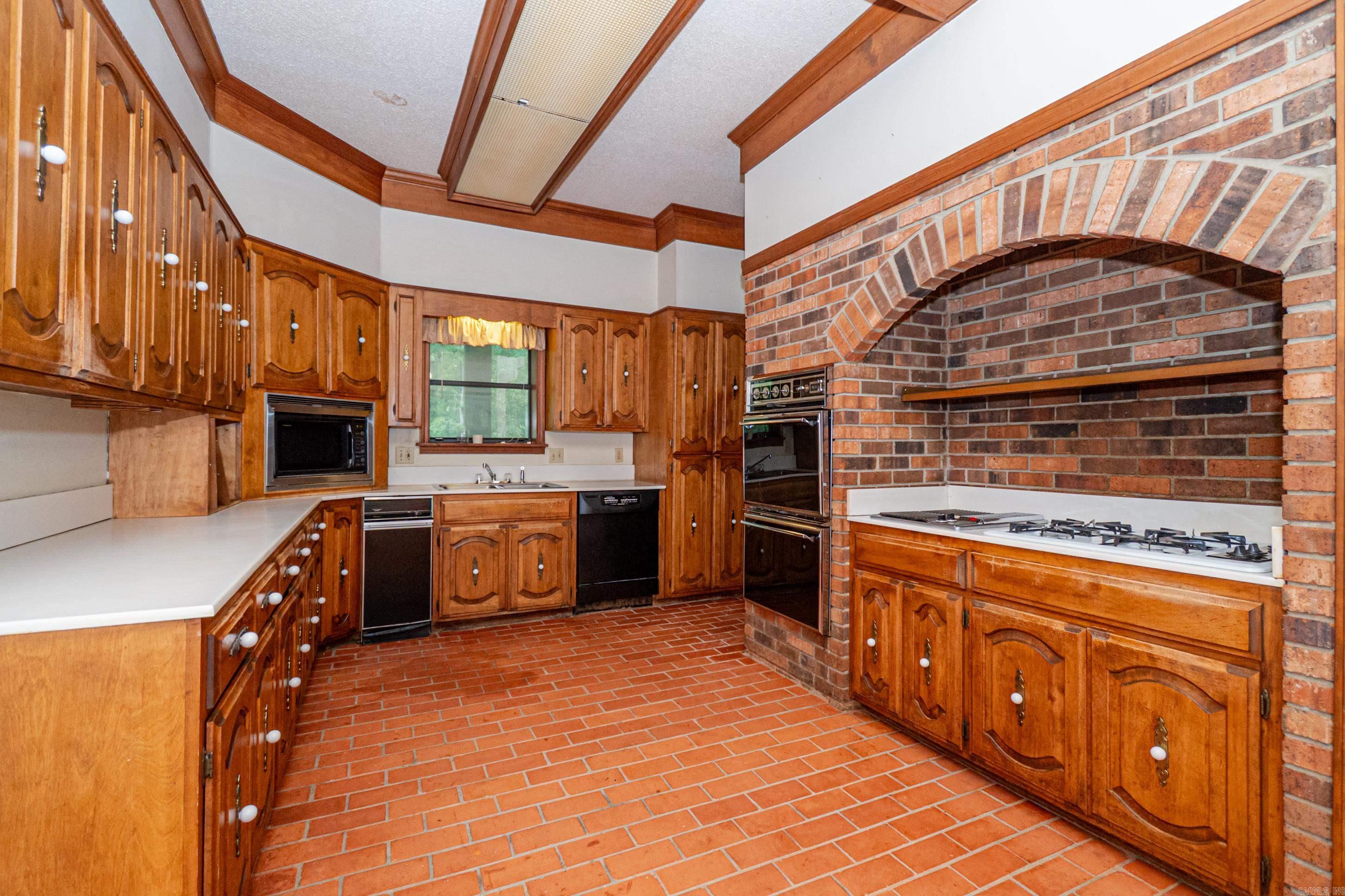 214 Millcreek Dr Property Photo 5