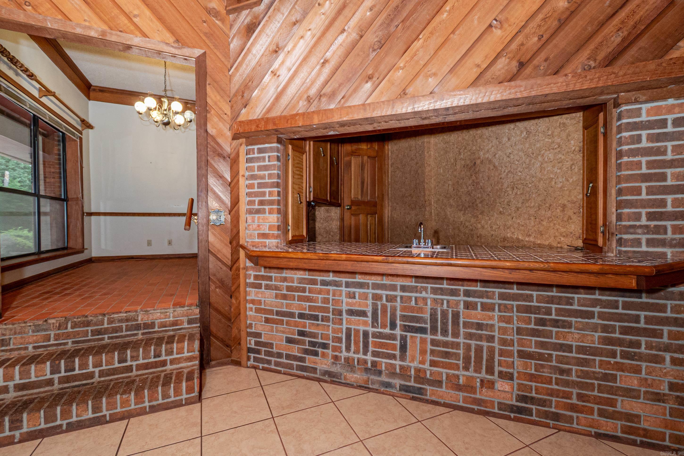214 Millcreek Dr Property Photo 6