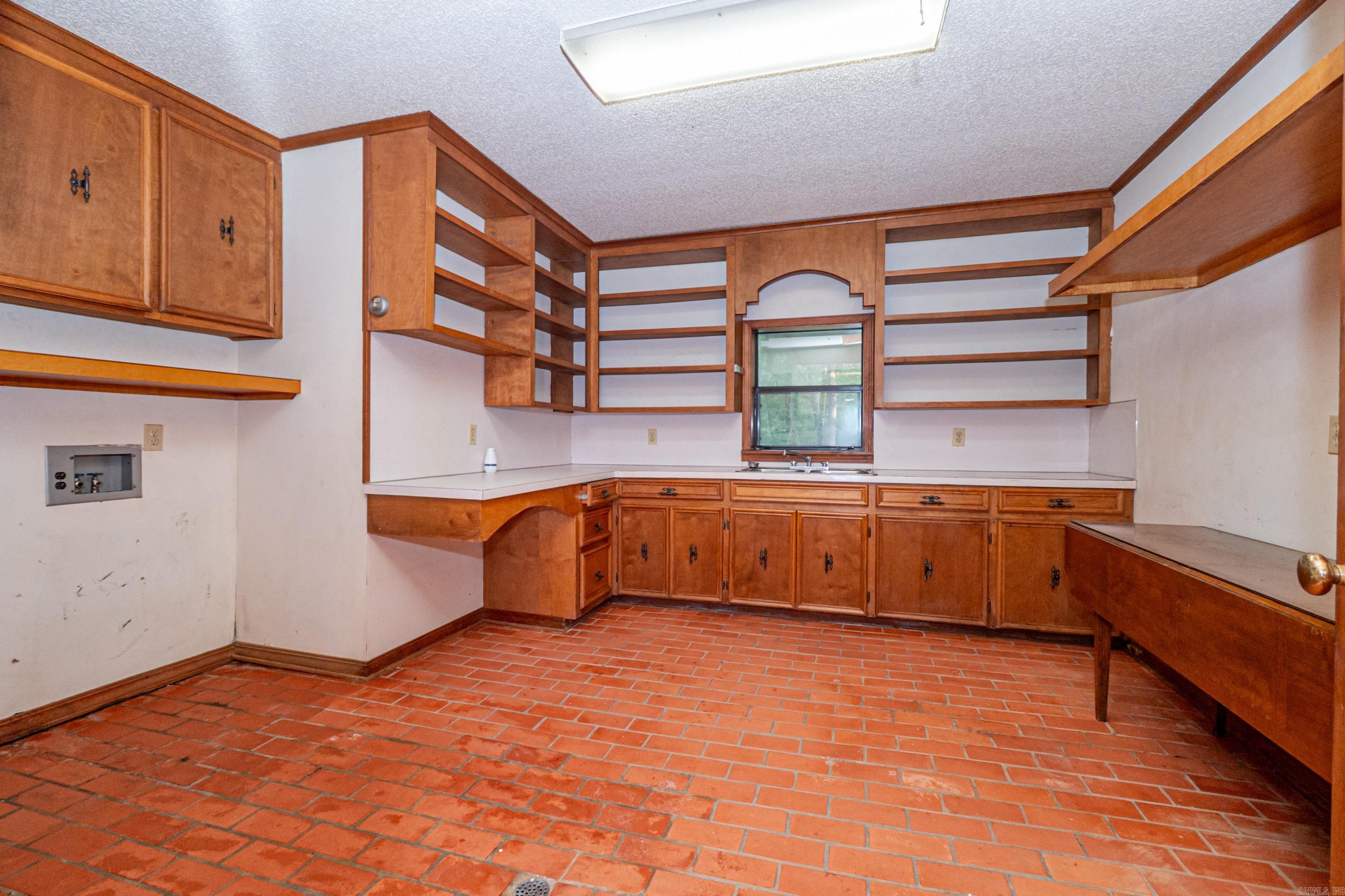 214 Millcreek Dr Property Photo 8