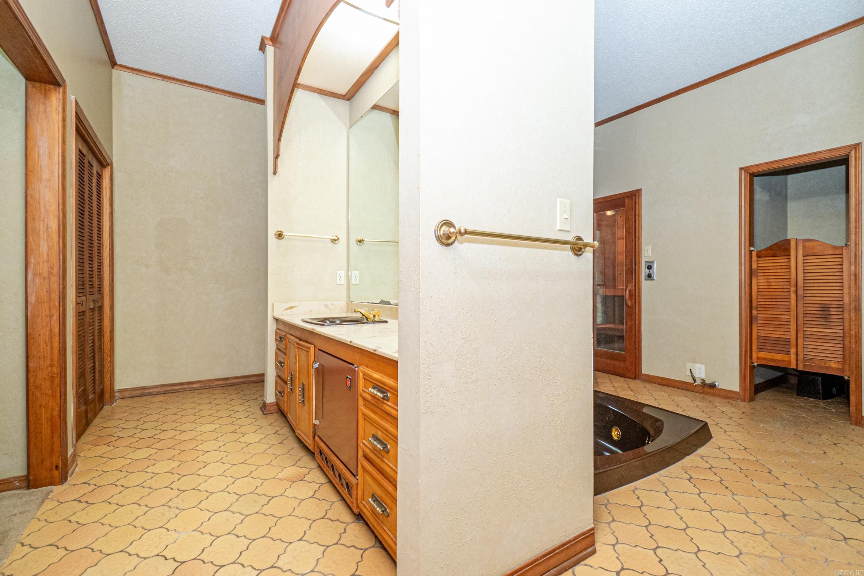 214 Millcreek Dr Property Photo 16