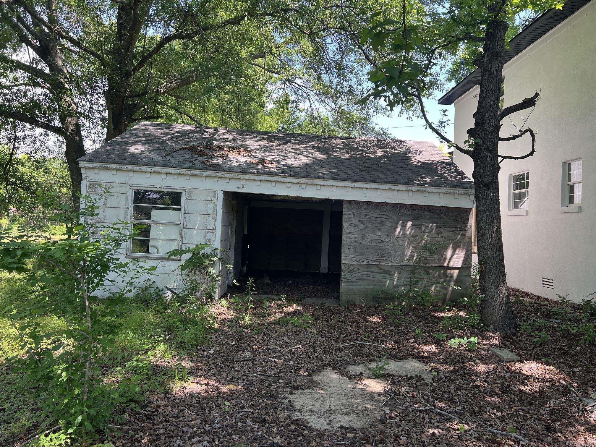 1004 Jeff Davis Property Photo 3