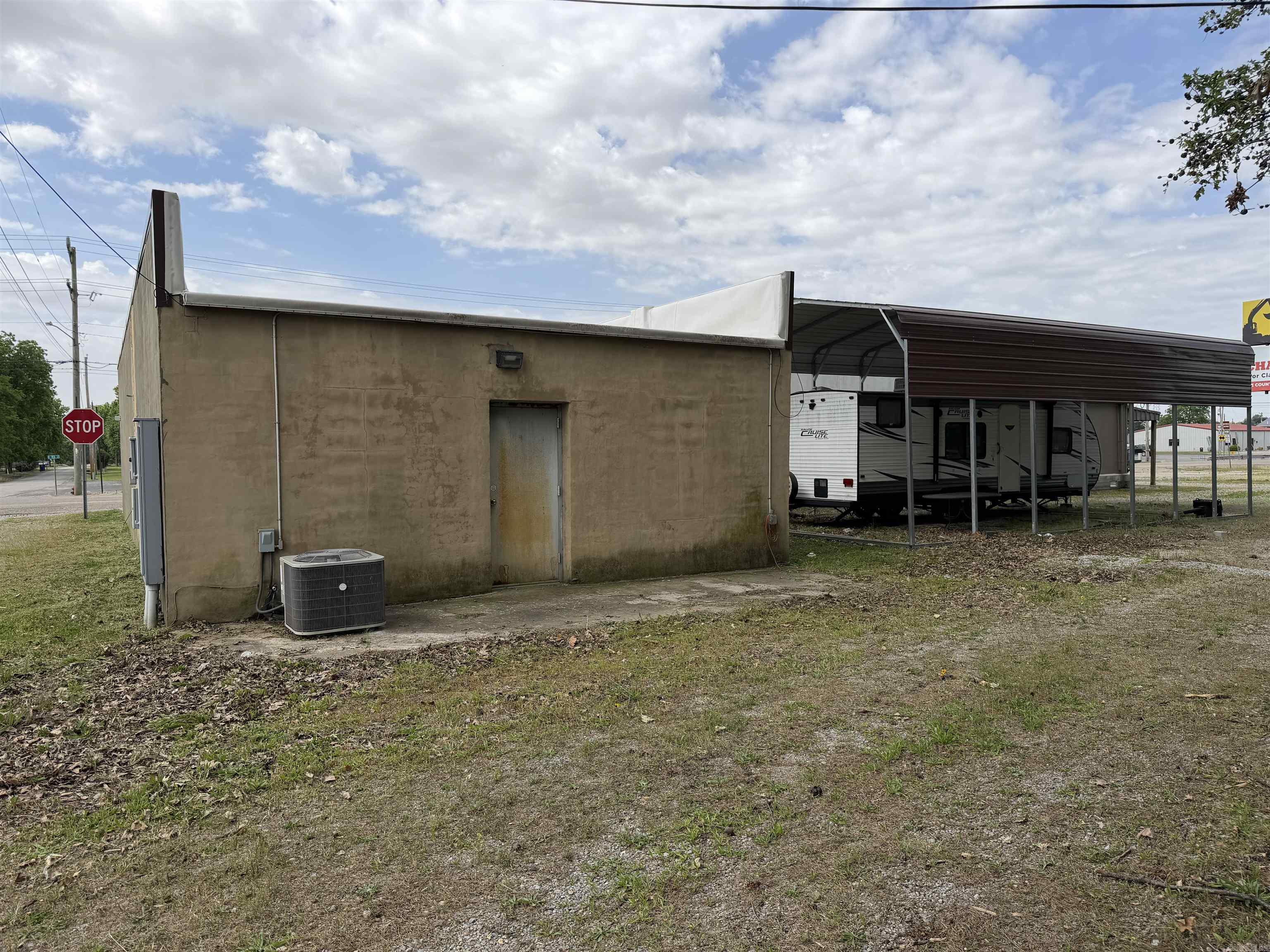 105 E 9th Street Property Photo 11