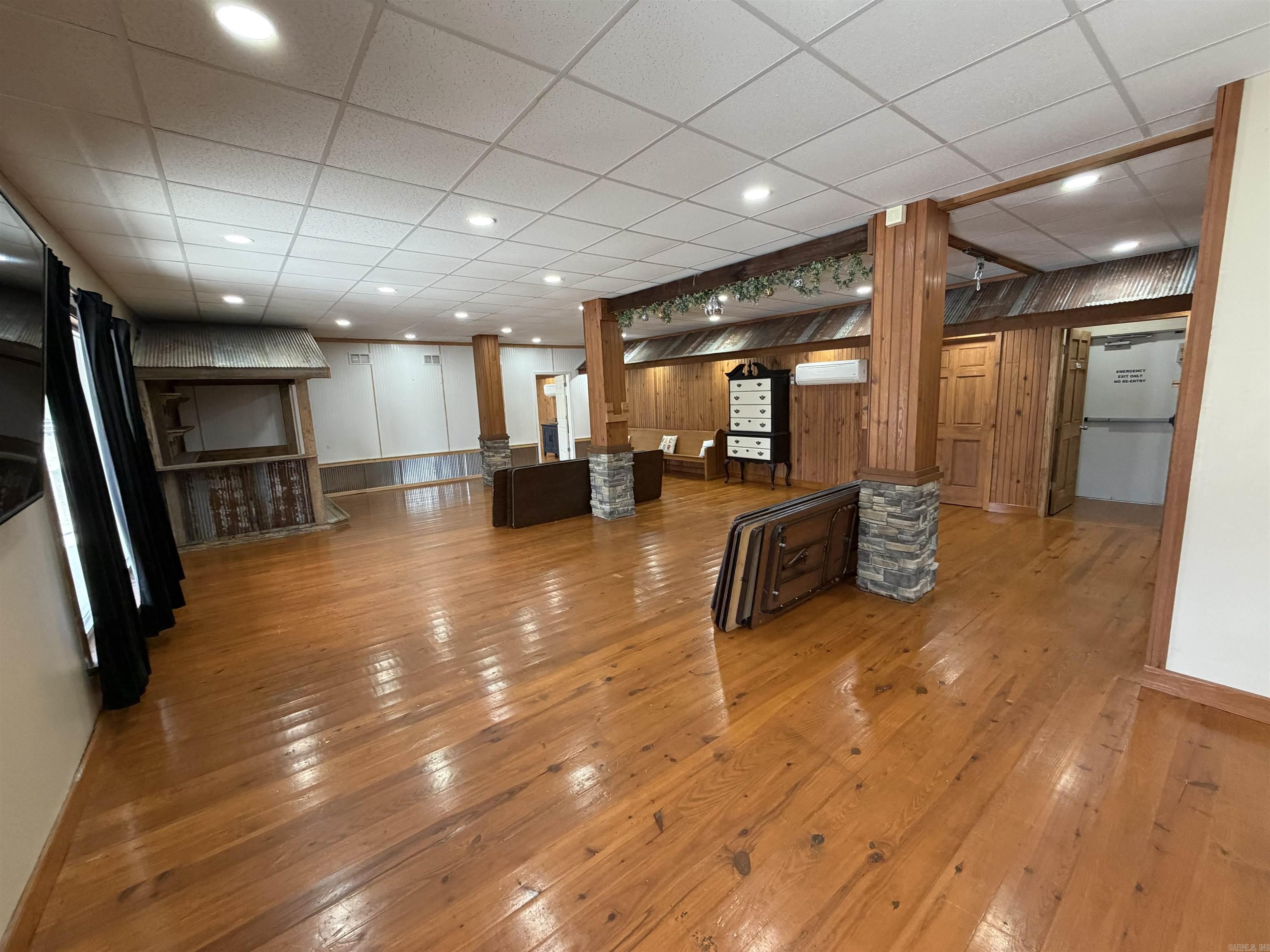 105 E 9th Street Property Photo 40