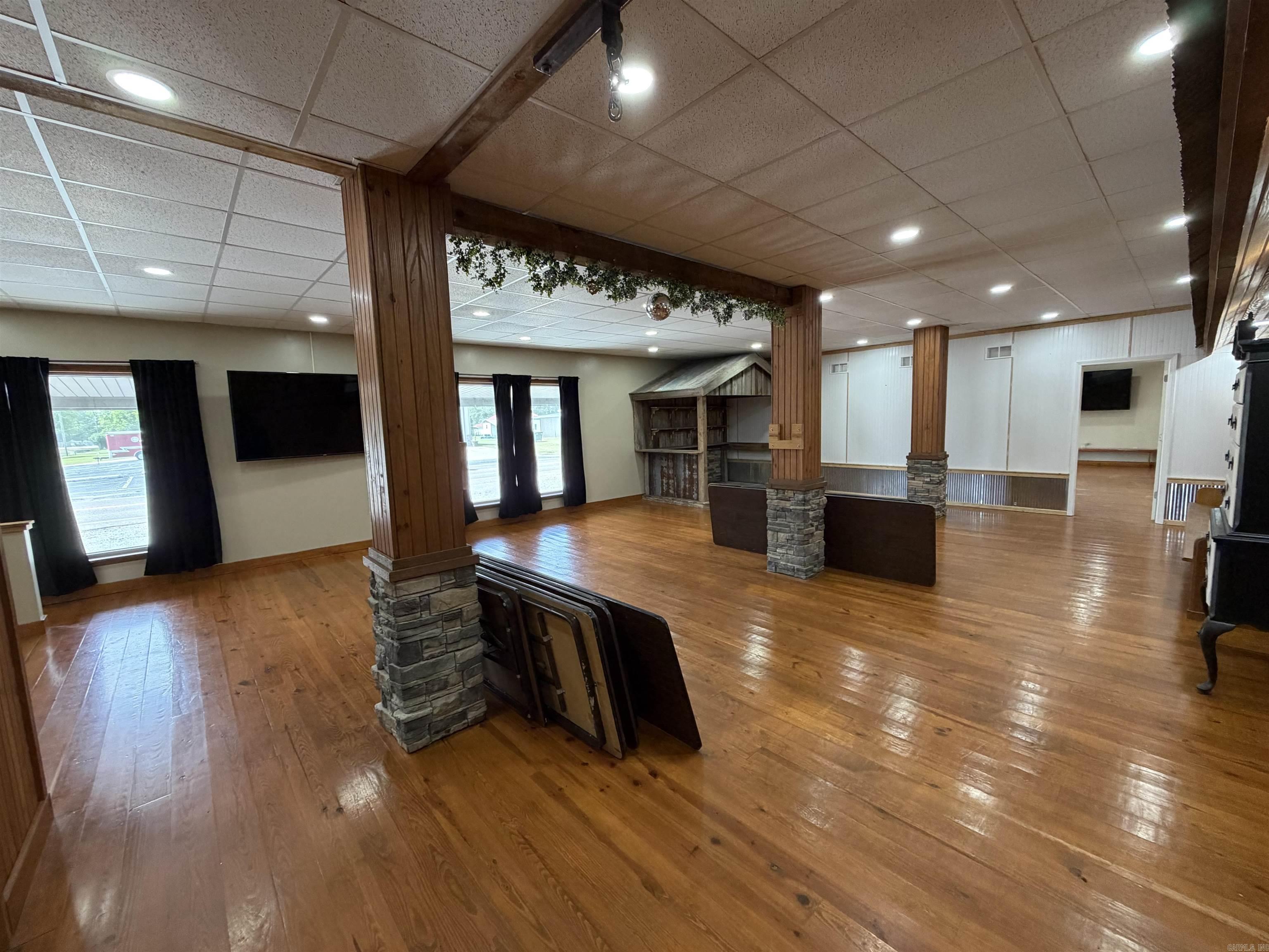 105 E 9th Street Property Photo 41
