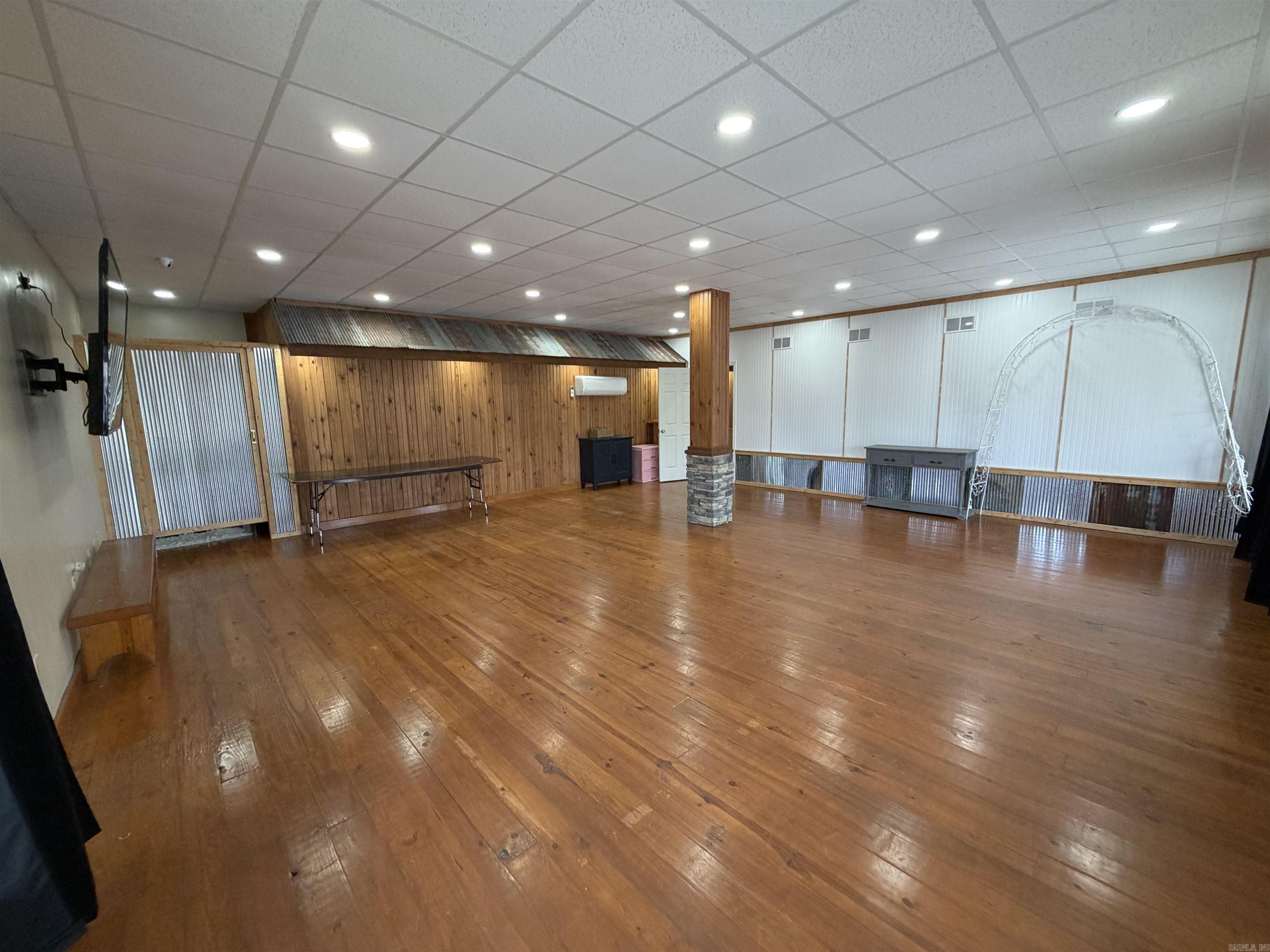 105 E 9th Street Property Photo 43