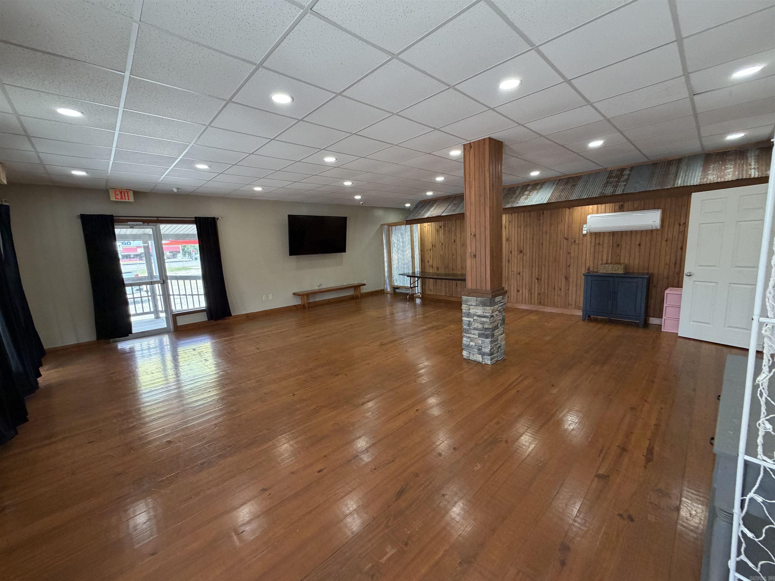 105 E 9th Street Property Photo 48