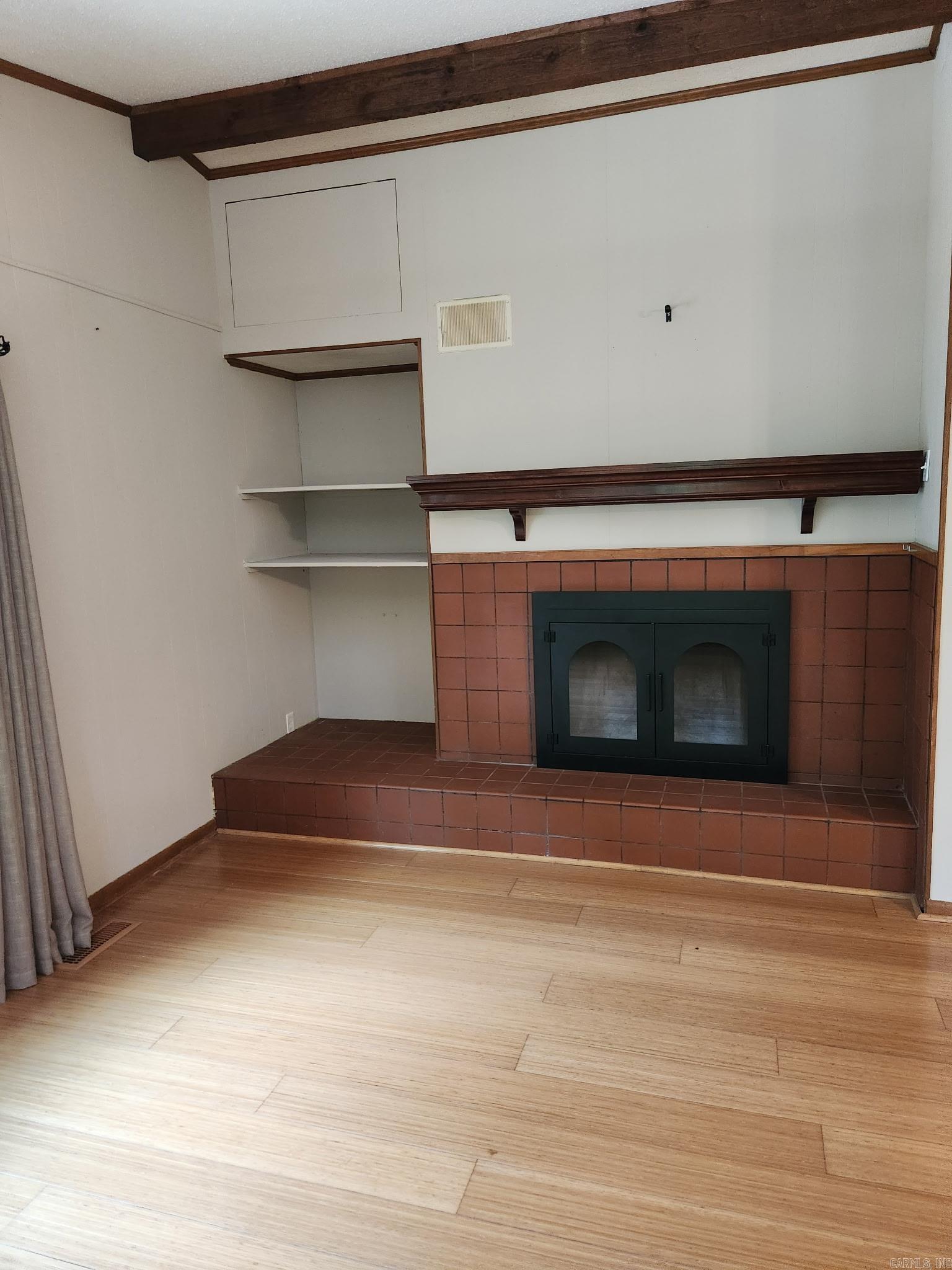 106 Oak Park Property Photo 5