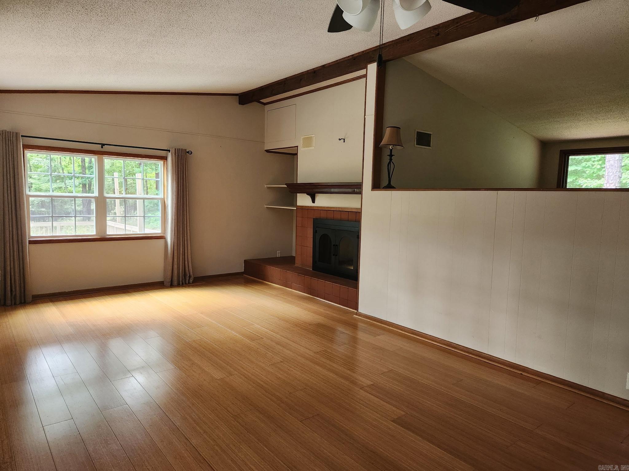 106 Oak Park Property Photo 6