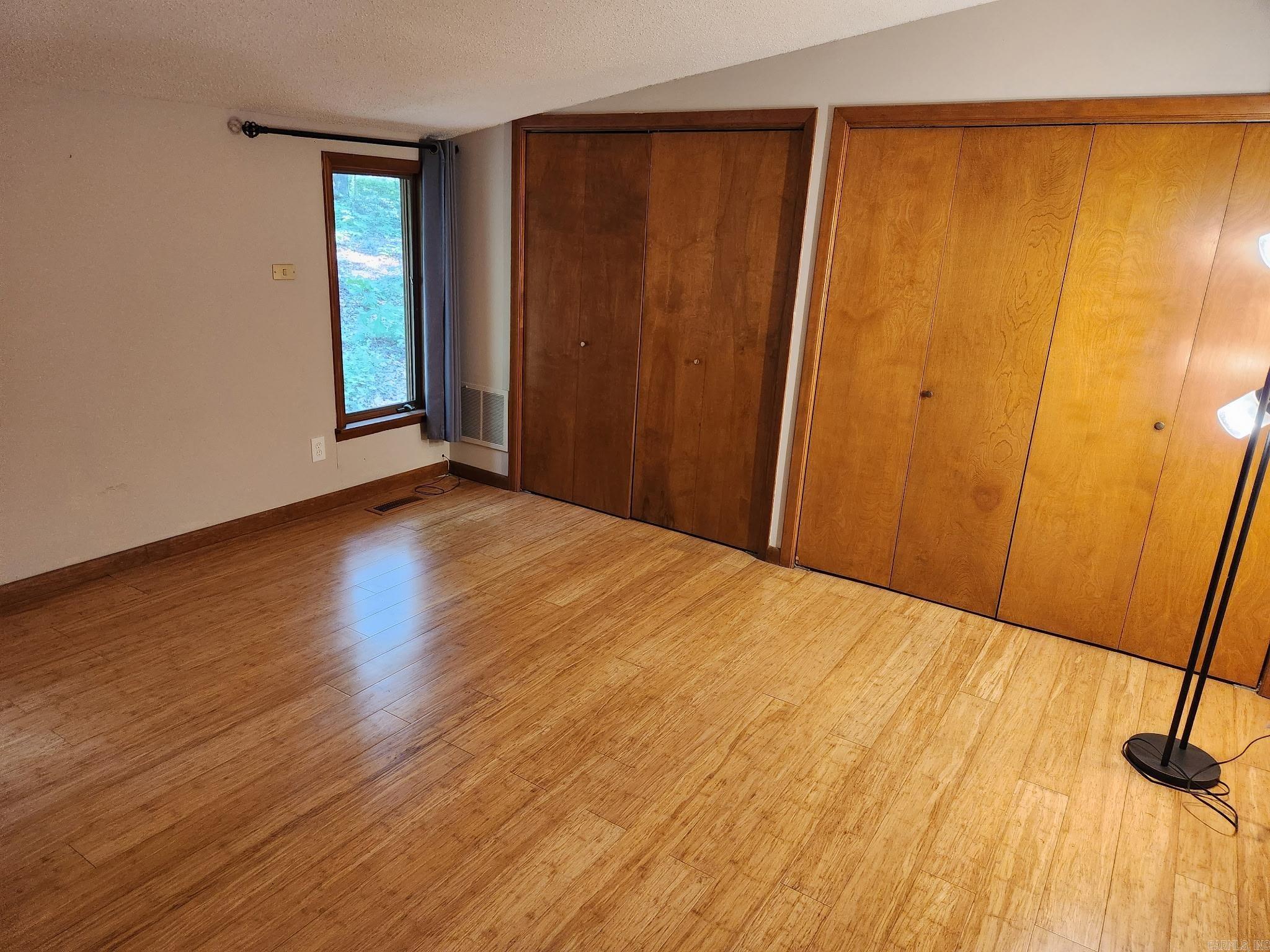 106 Oak Park Property Photo 7