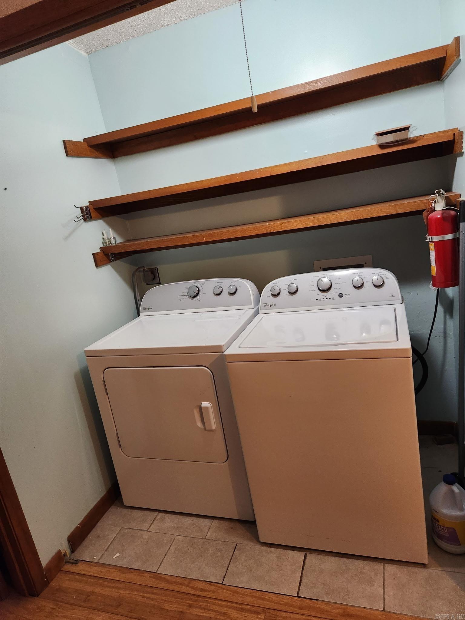 106 Oak Park Property Photo 13