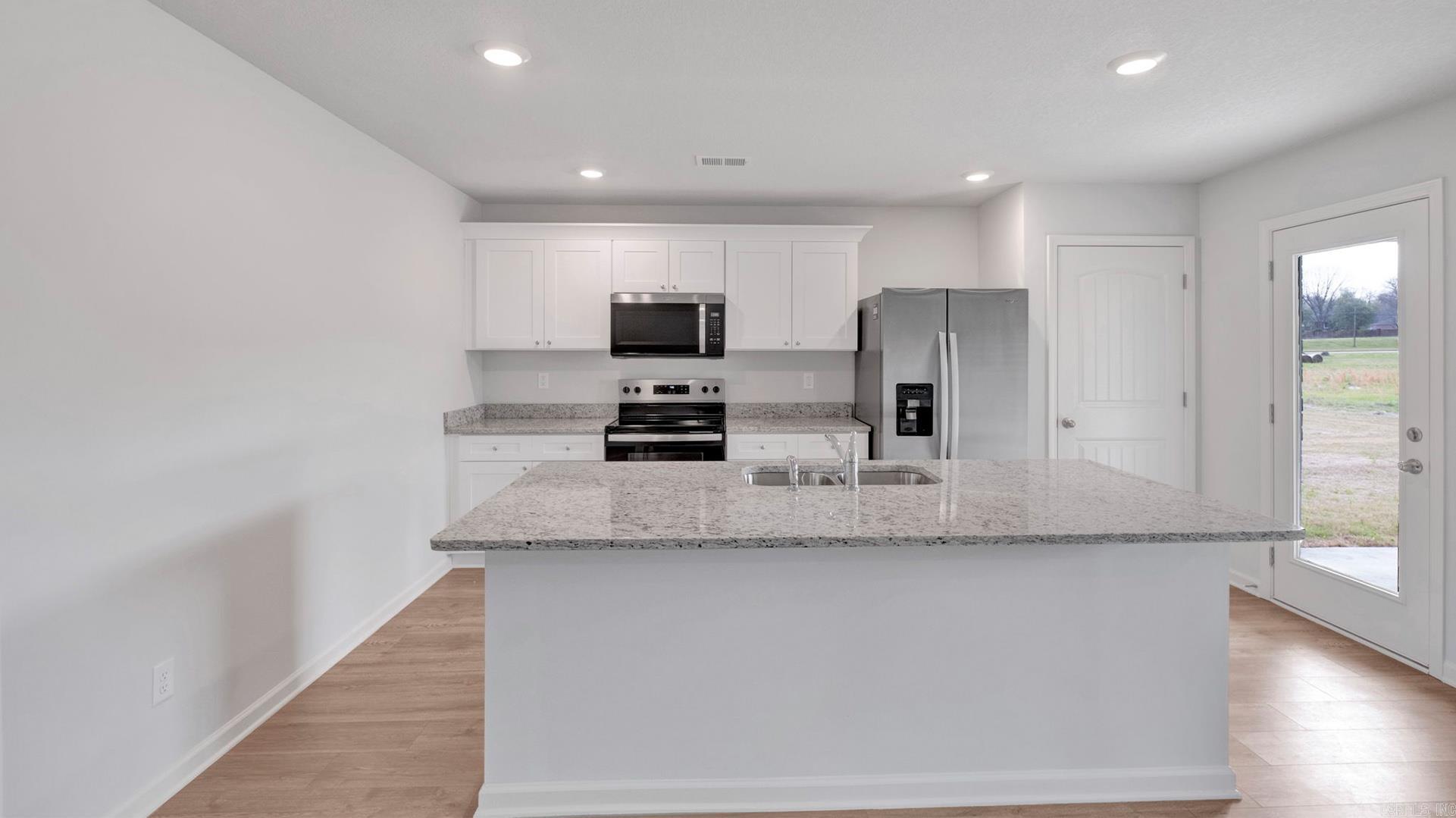 3402 Hawthorn Way Property Photo 4