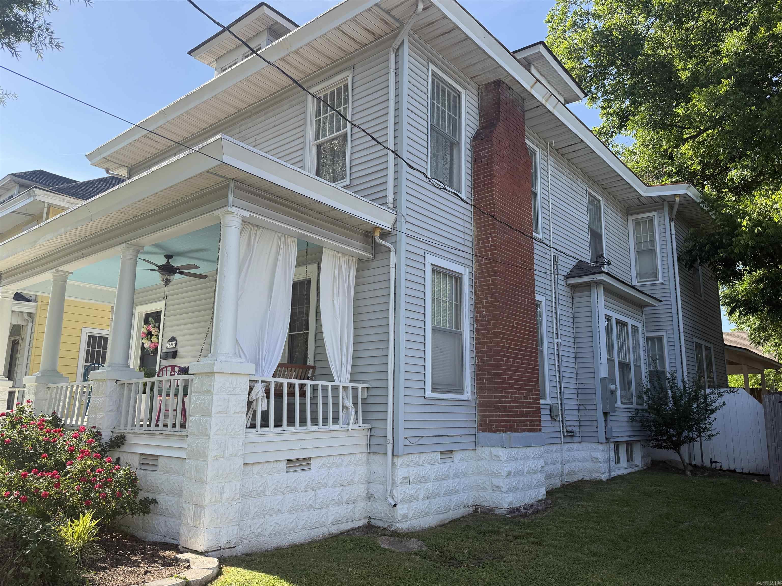 609 W Poplar Street Property Photo 2
