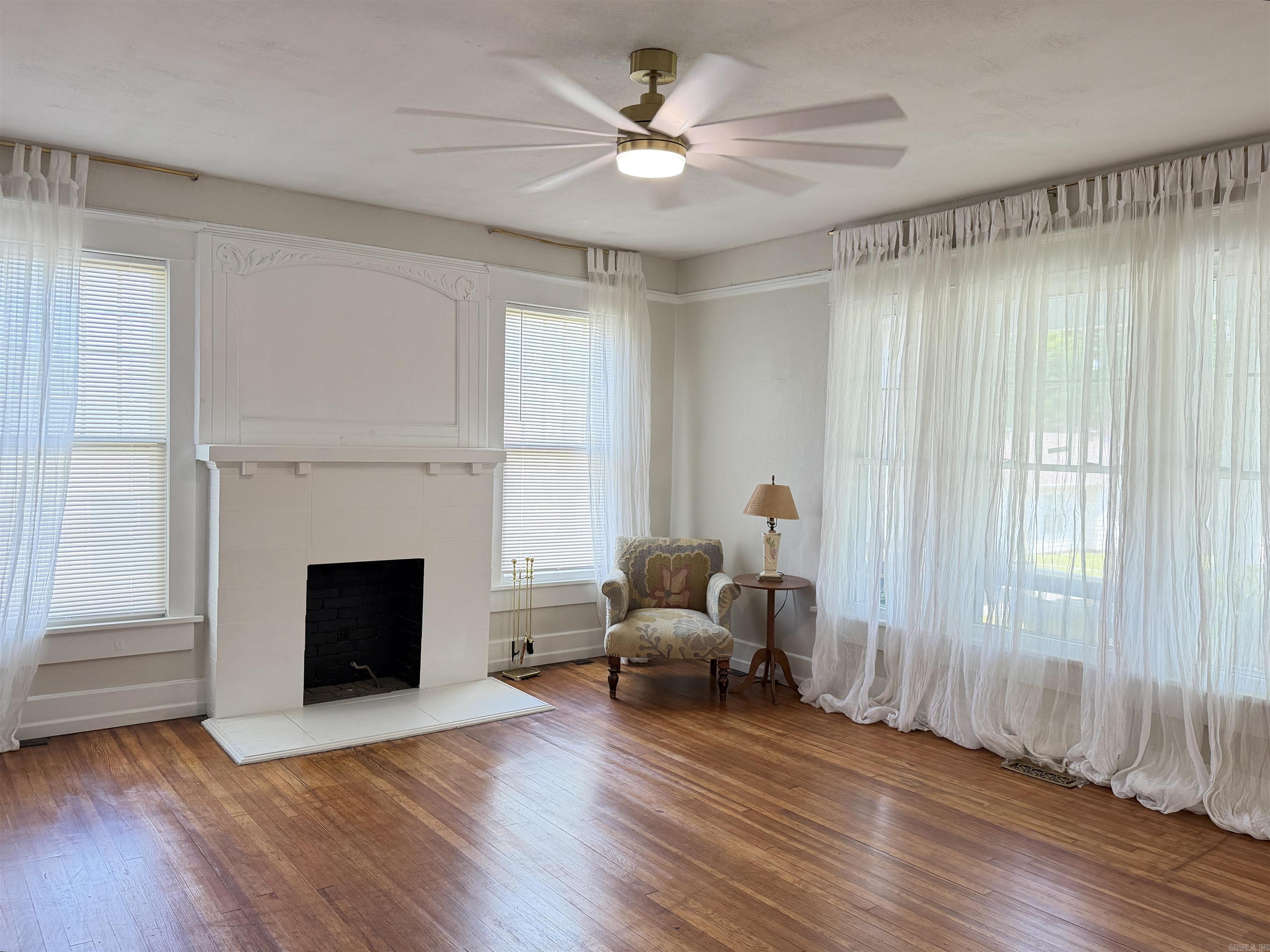 609 W Poplar Street Property Photo 4