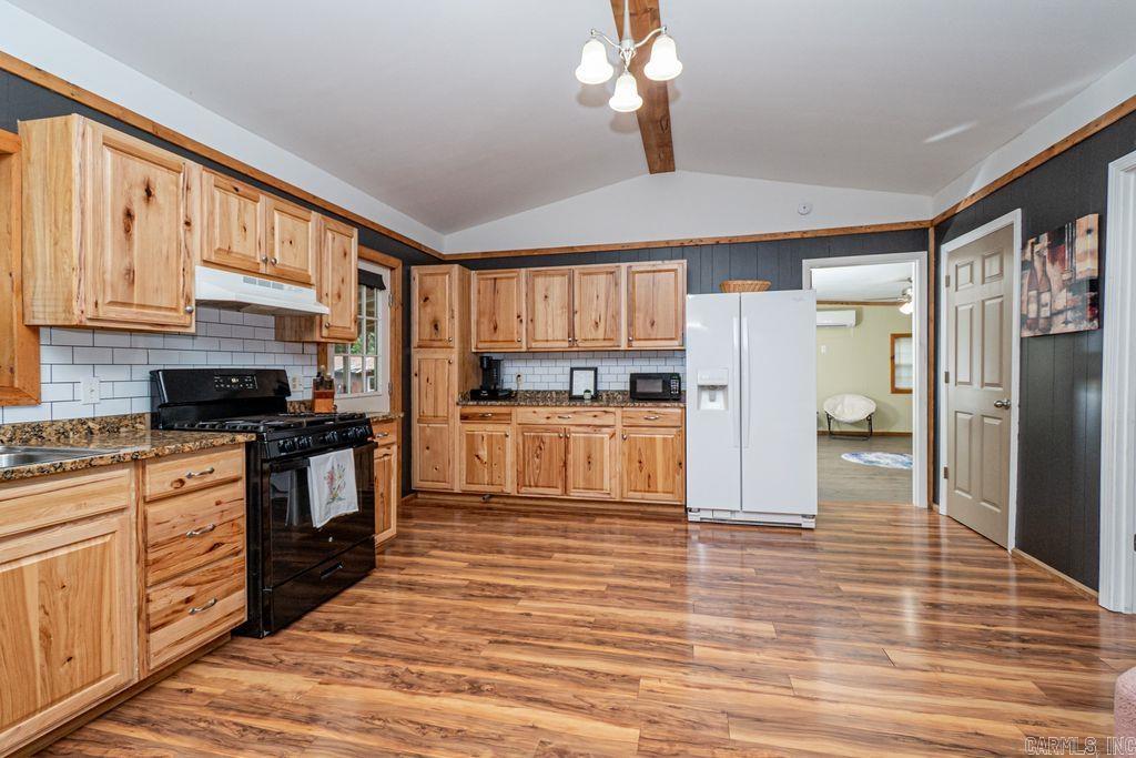 152 Wheeler Ln Property Photo 8