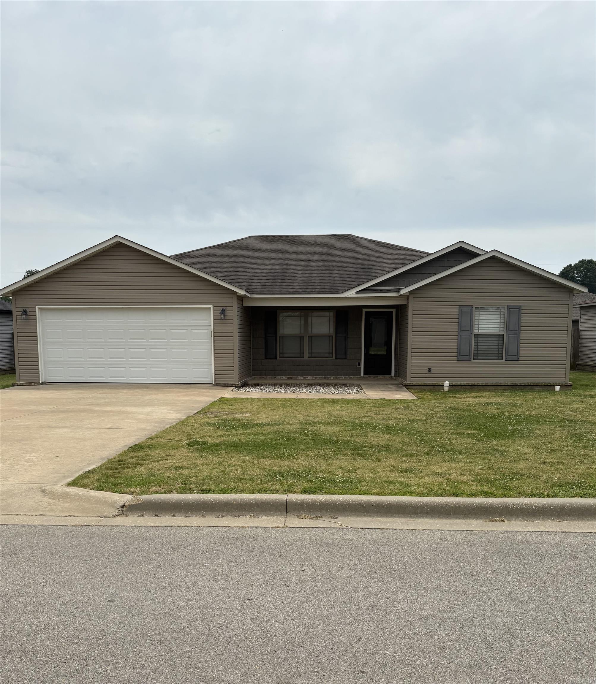 106 Gavin Drive Property Photo 1