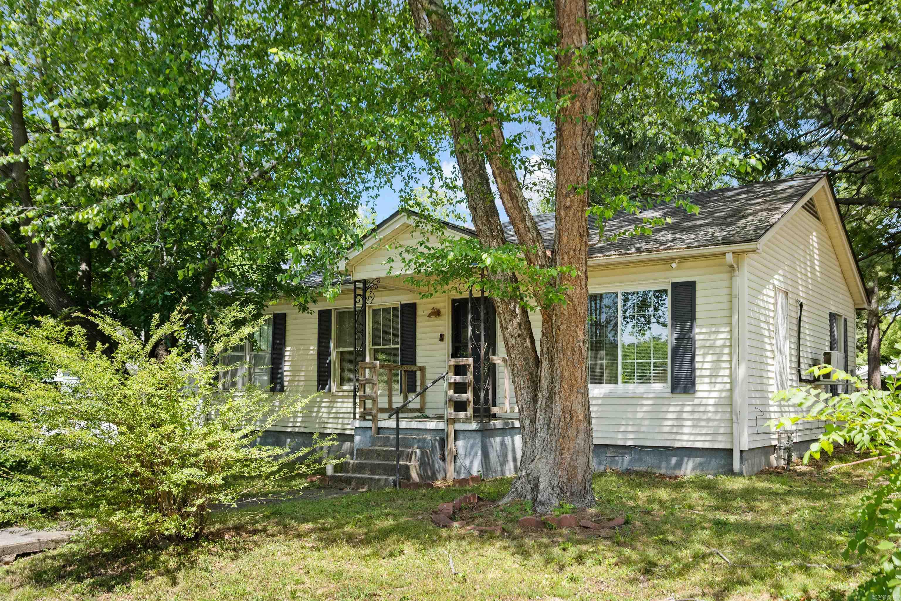 644 W Matthews Ave Property Photo 2