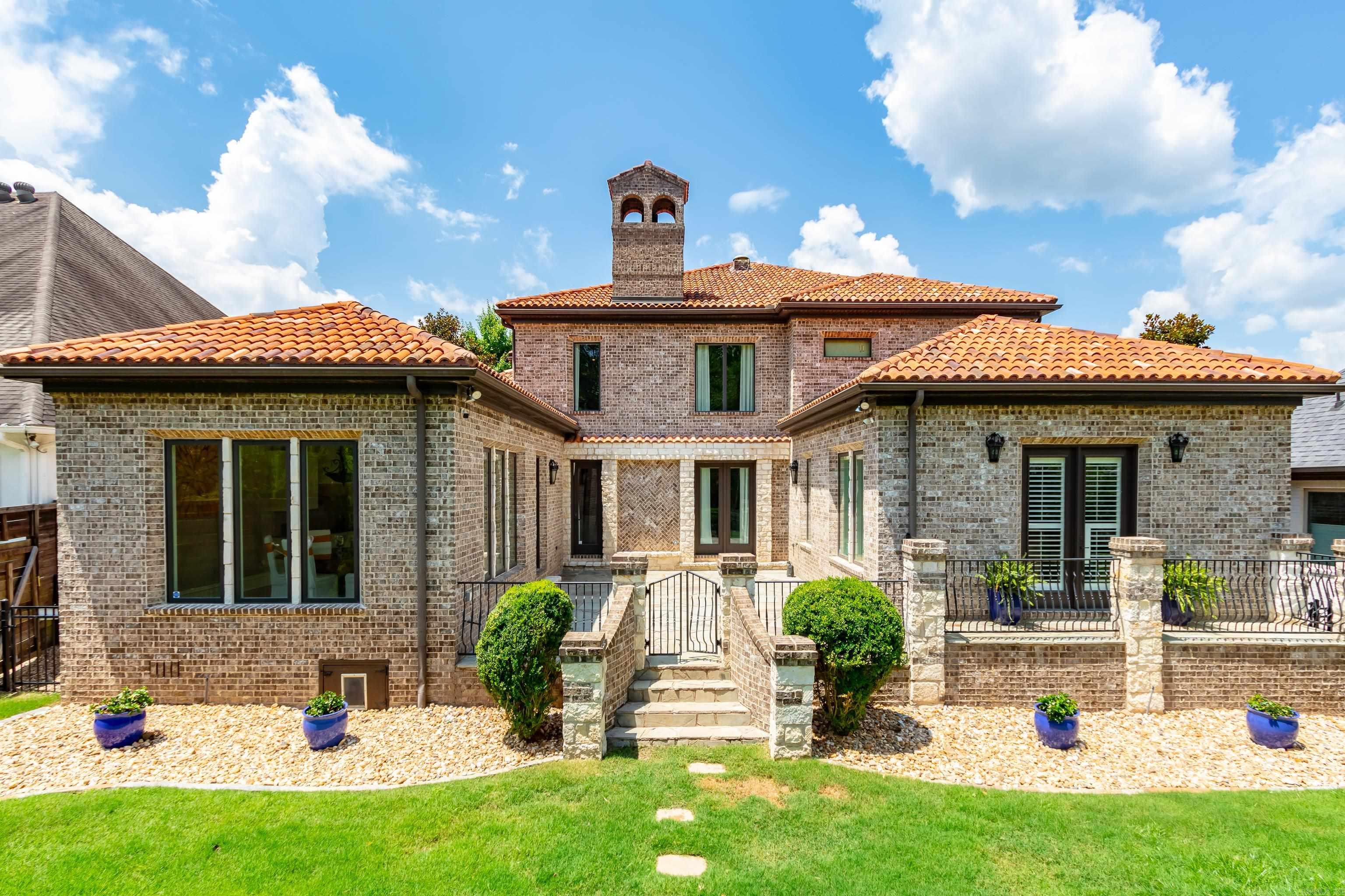 11 La Scala Court Property Photo 1