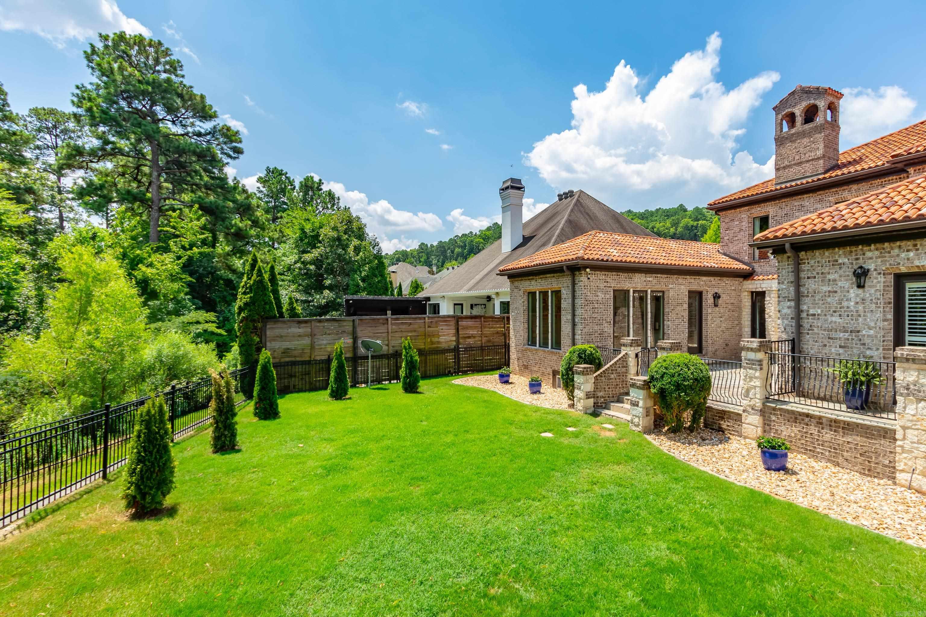 11 La Scala Court Property Photo 2
