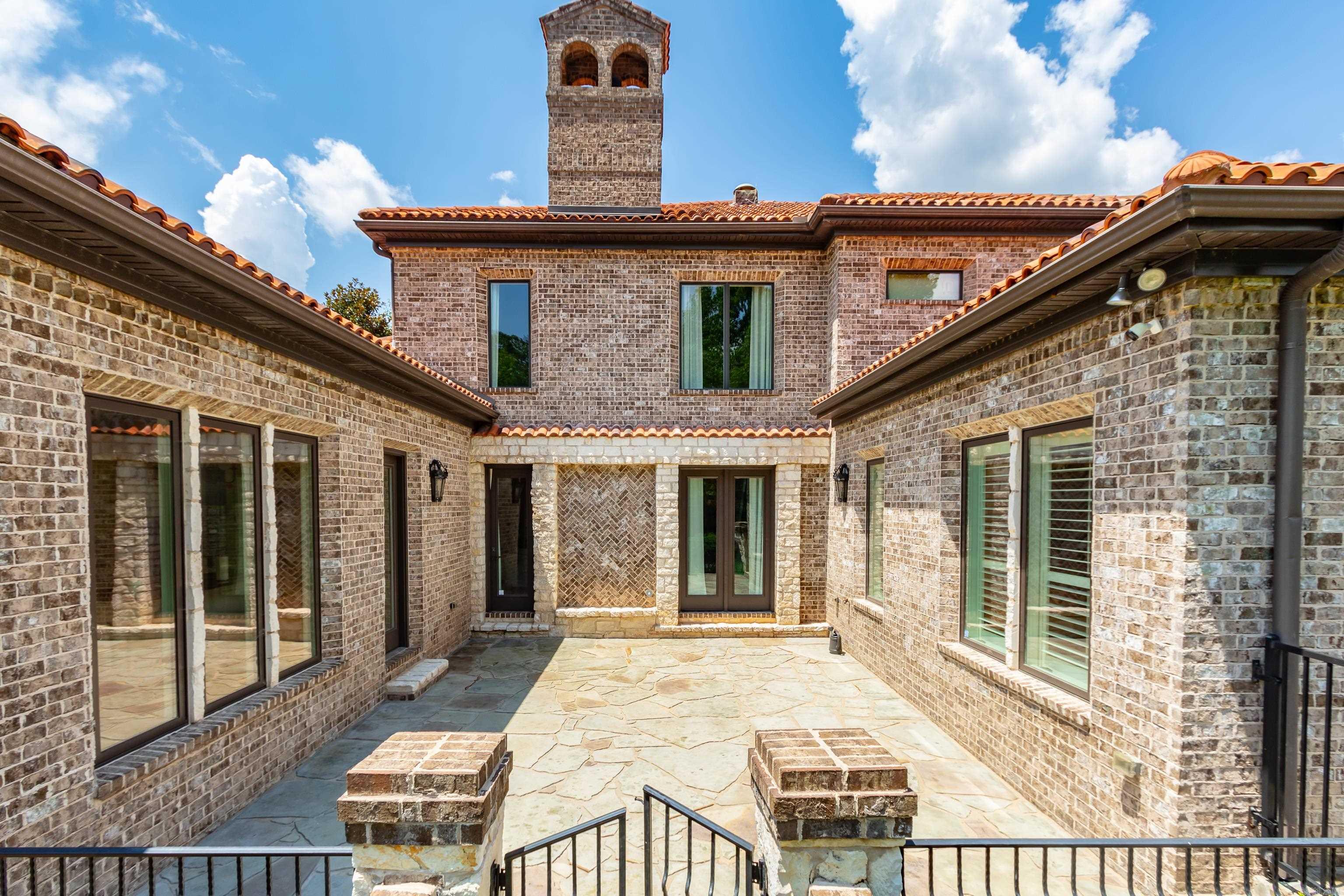 11 La Scala Court Property Photo 3