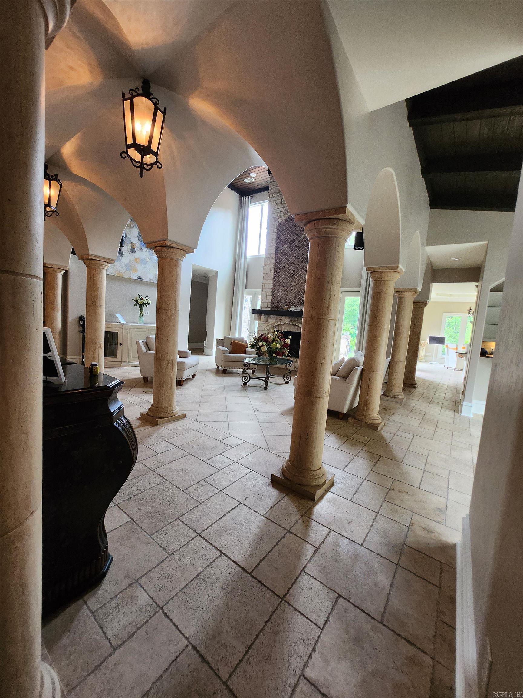 11 La Scala Court Property Photo 8
