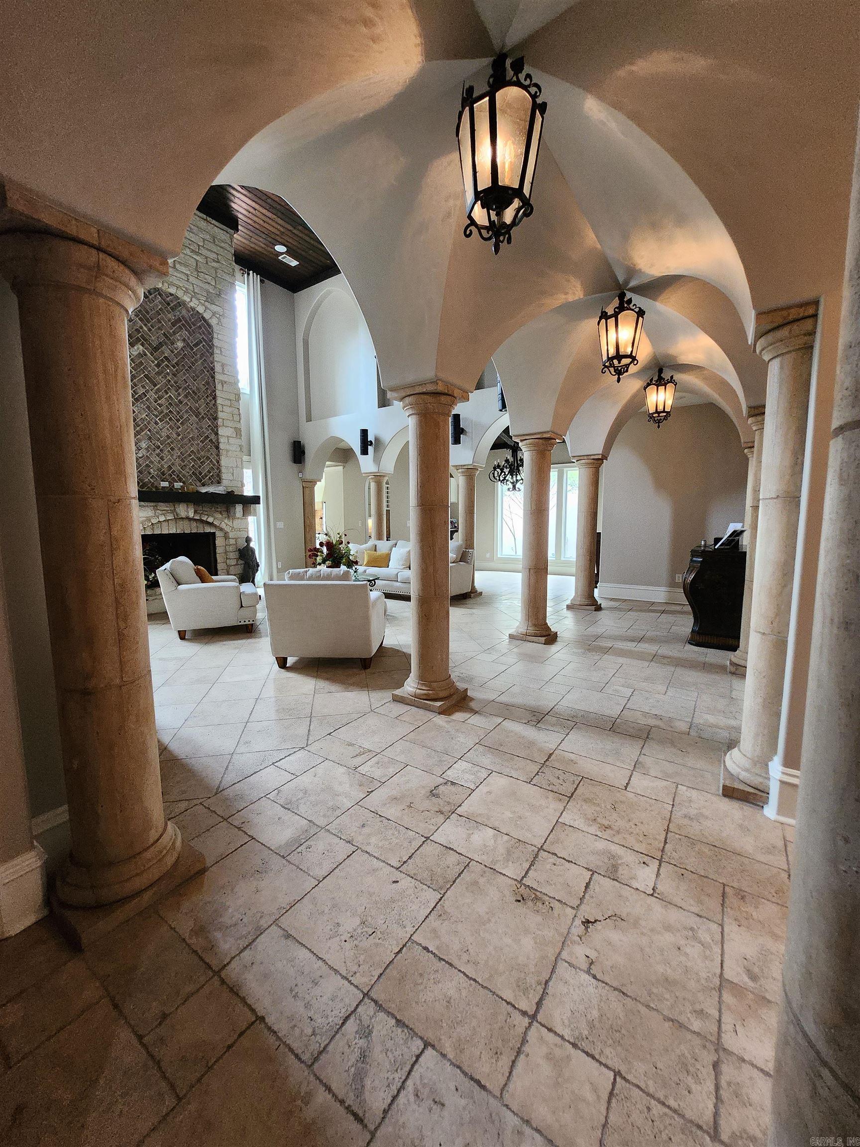 11 La Scala Court Property Photo 9