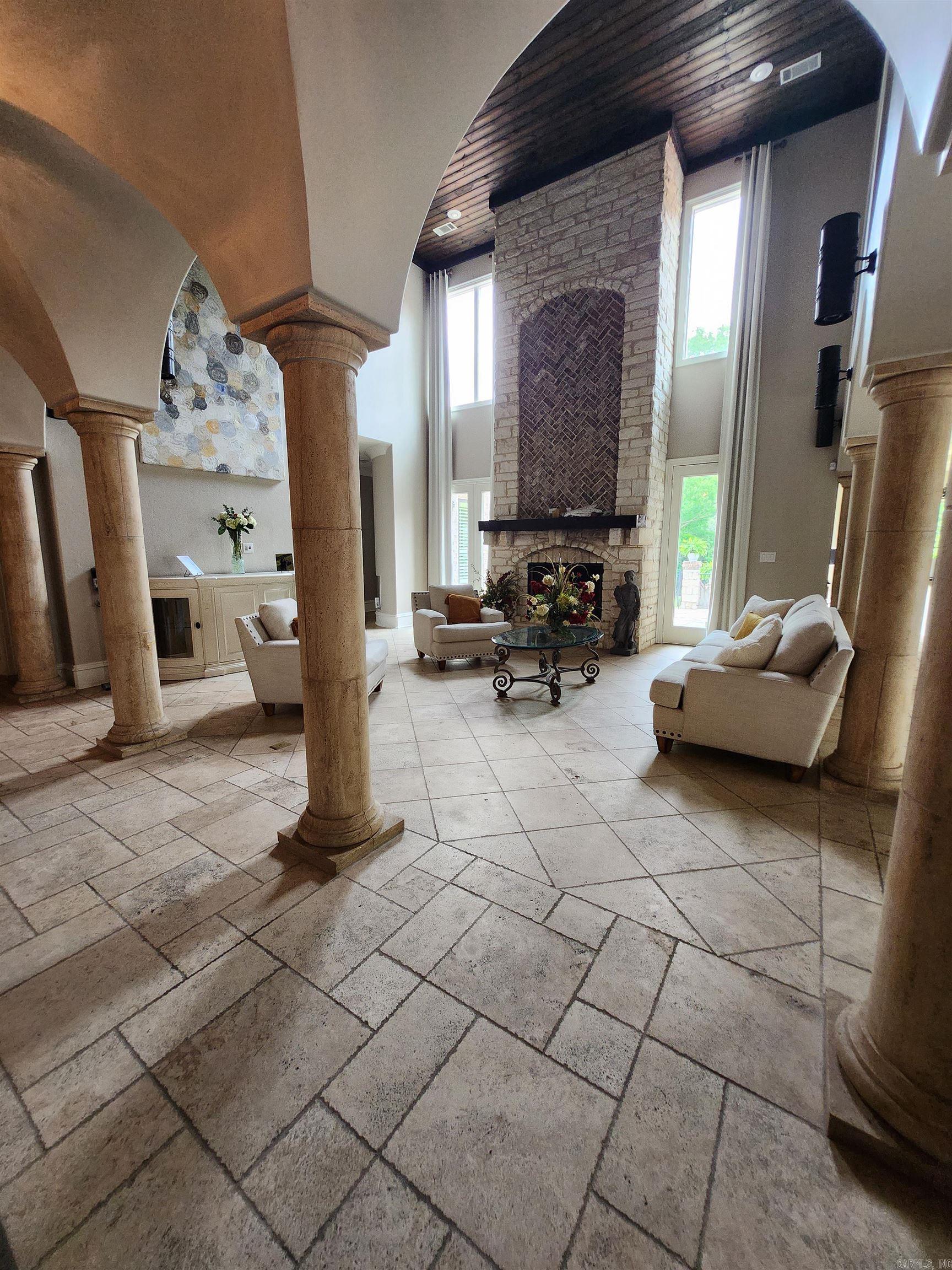 11 La Scala Court Property Photo 10