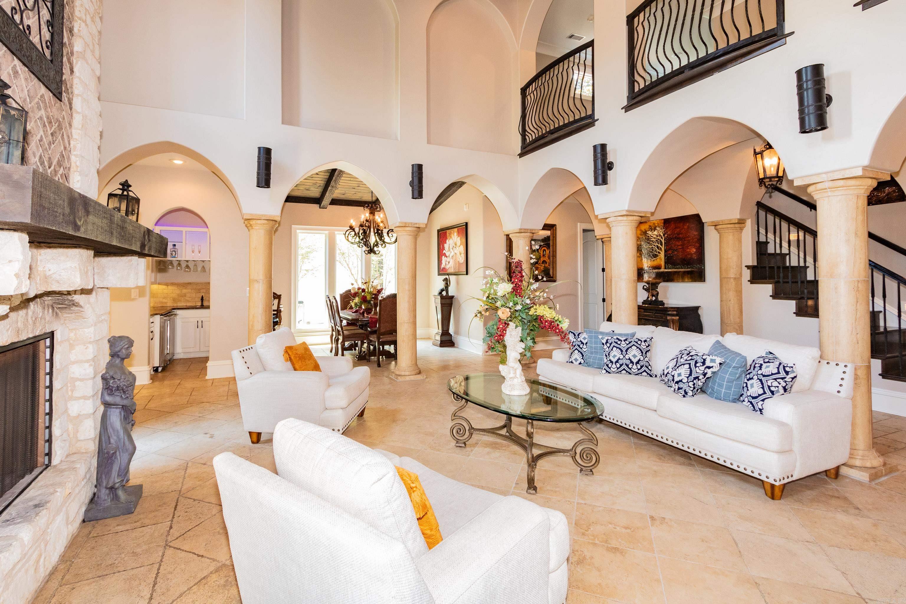 11 La Scala Court Property Photo 18