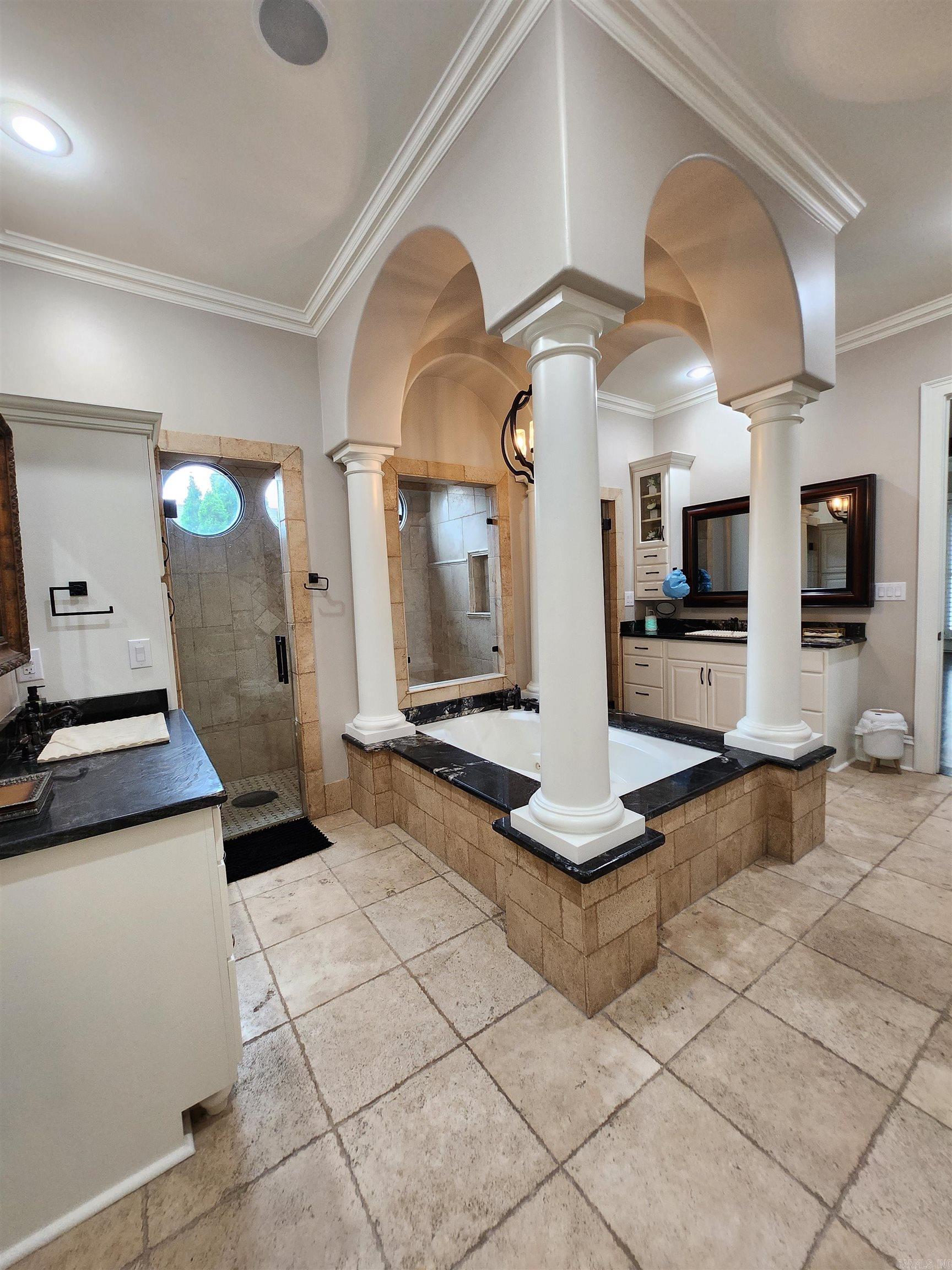 11 La Scala Court Property Photo 34
