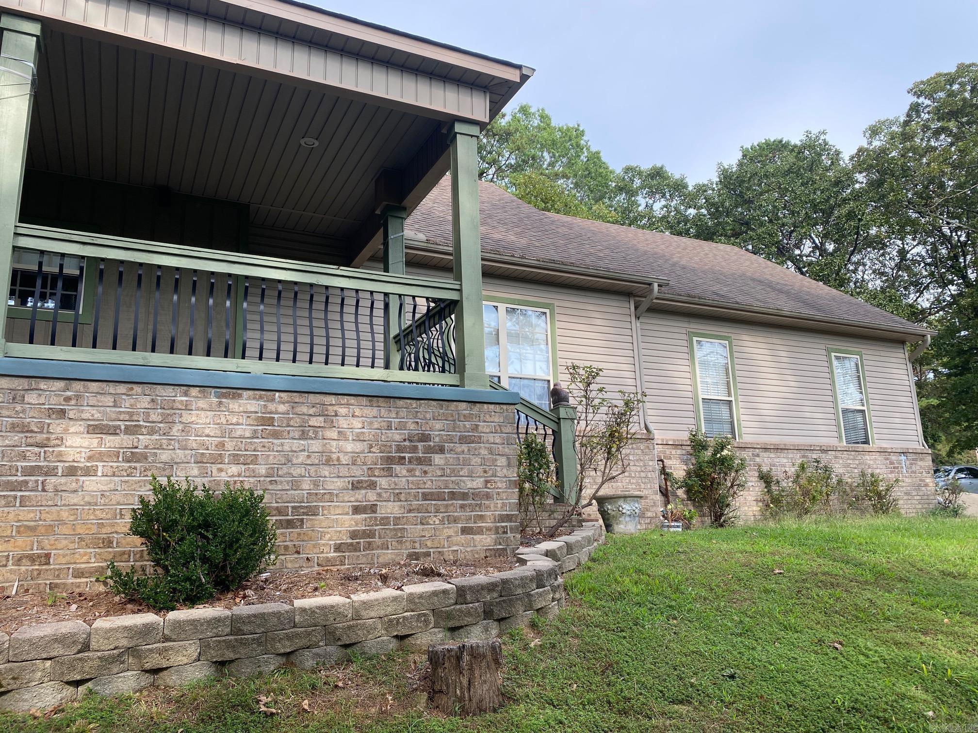 6 Maplewood West Property Photo 4