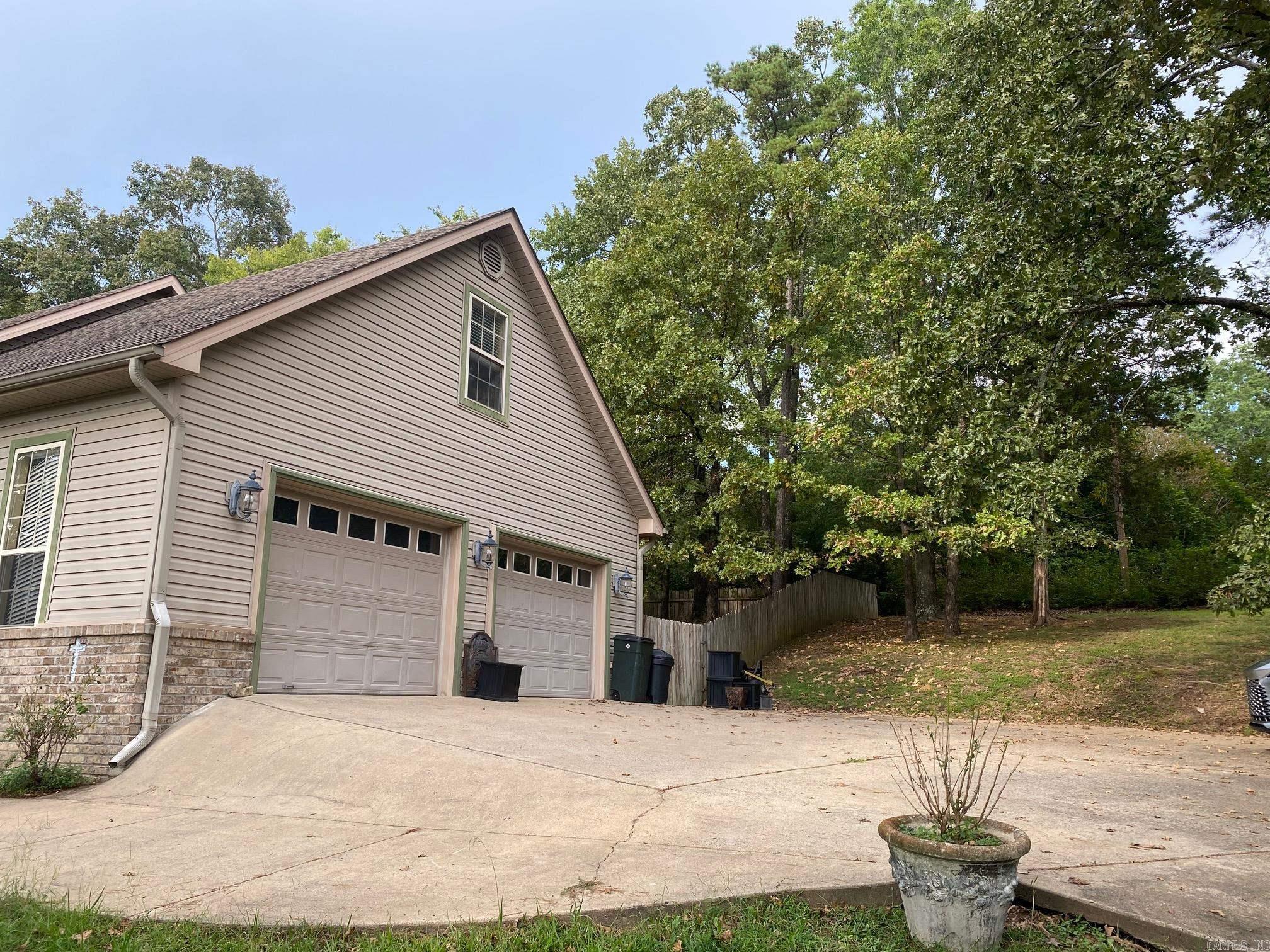 6 Maplewood West Property Photo 9