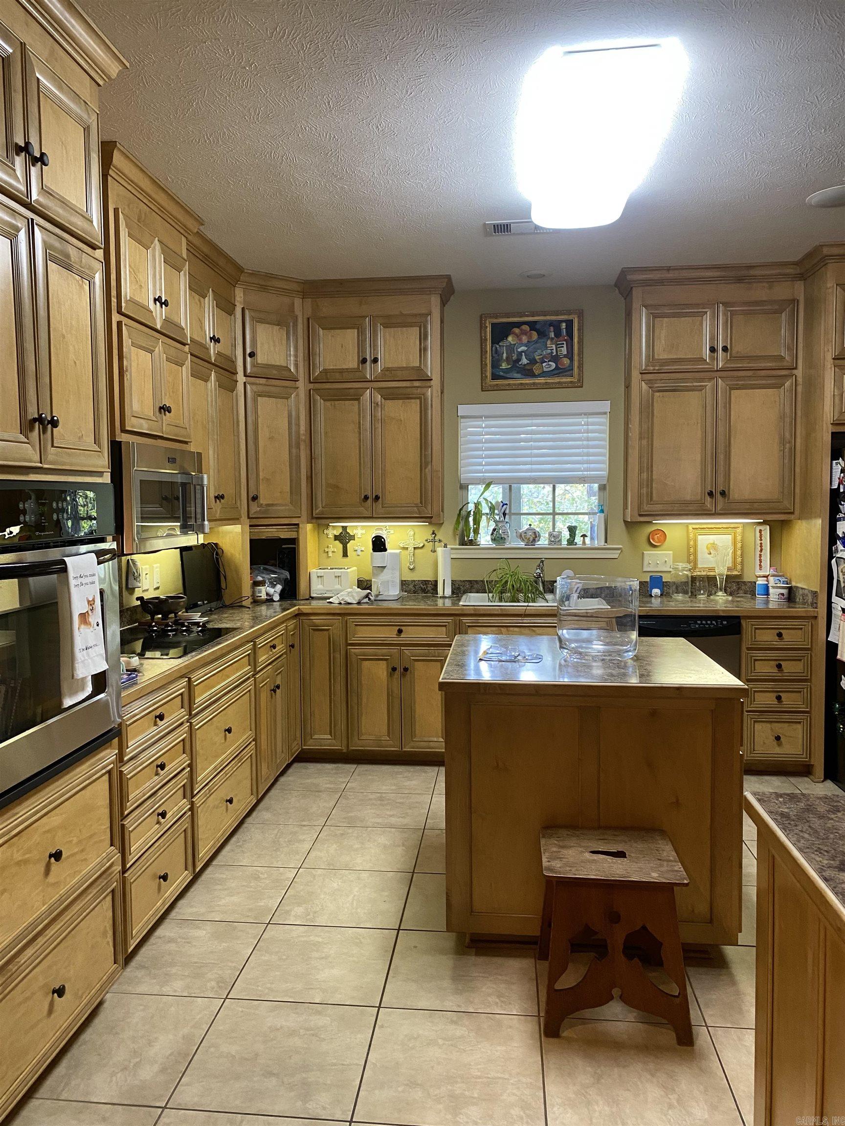 6 Maplewood West Property Photo 24