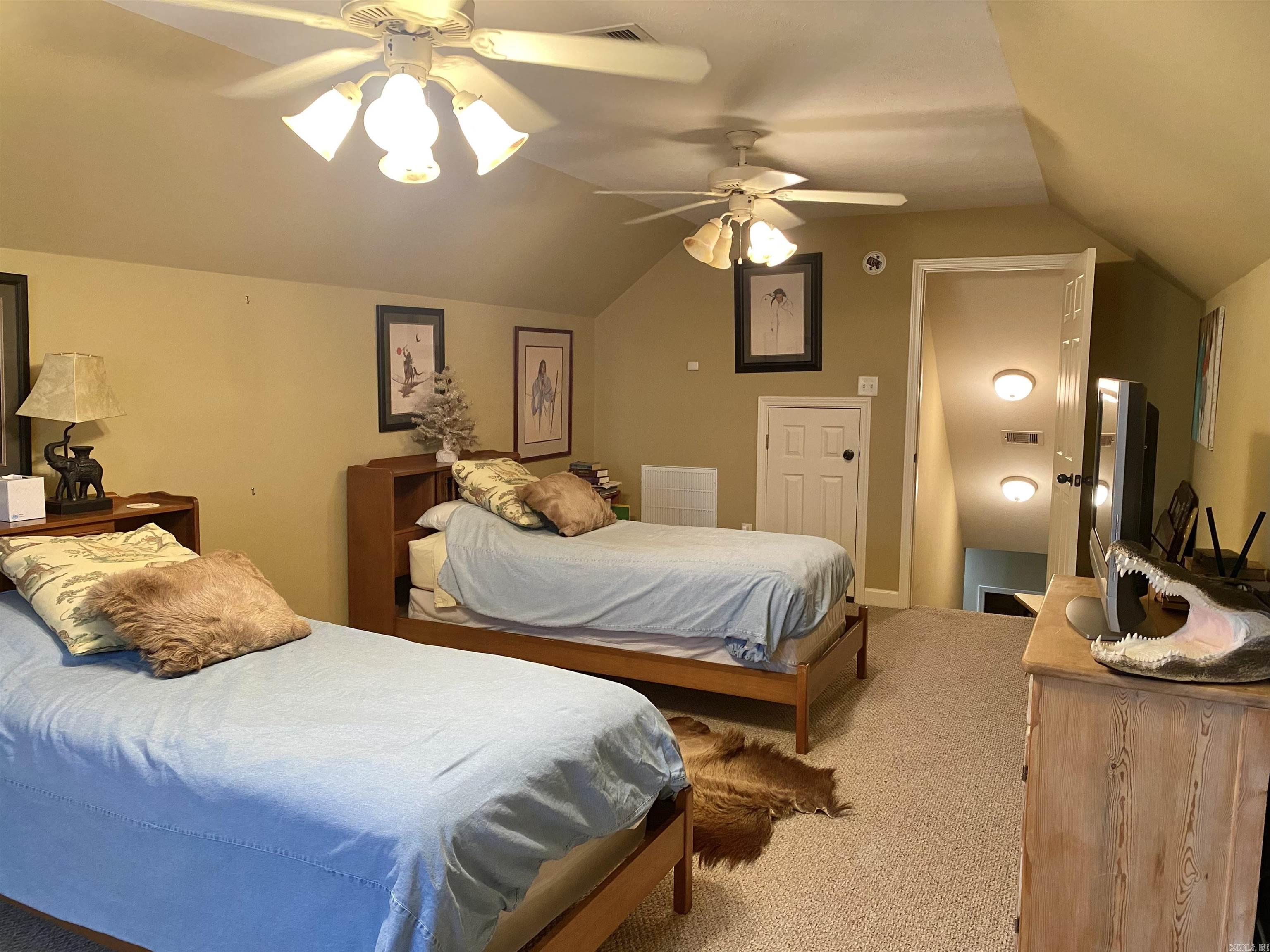 6 Maplewood West Property Photo 40