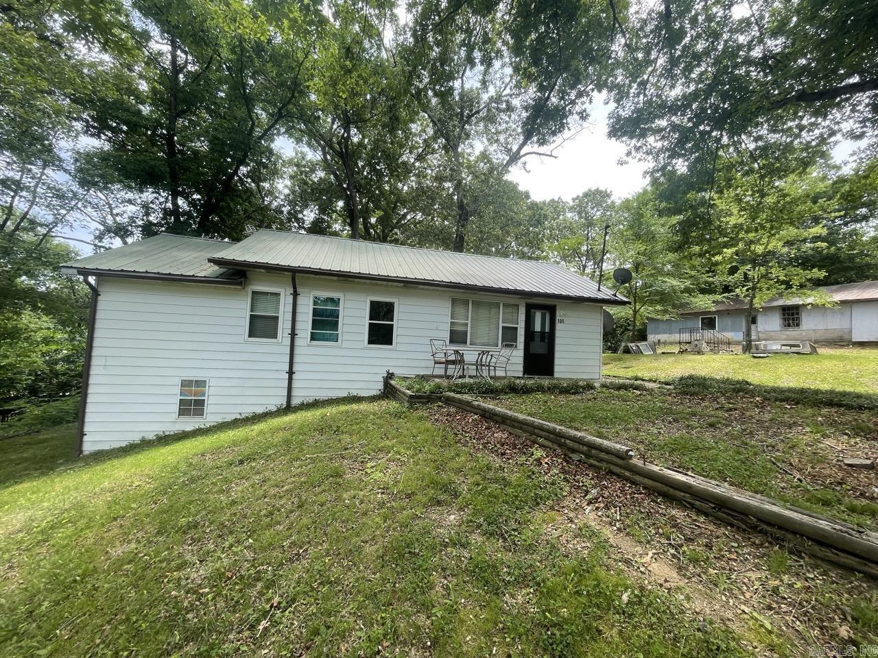 106 Pleasant Valley Street Property Photo 2