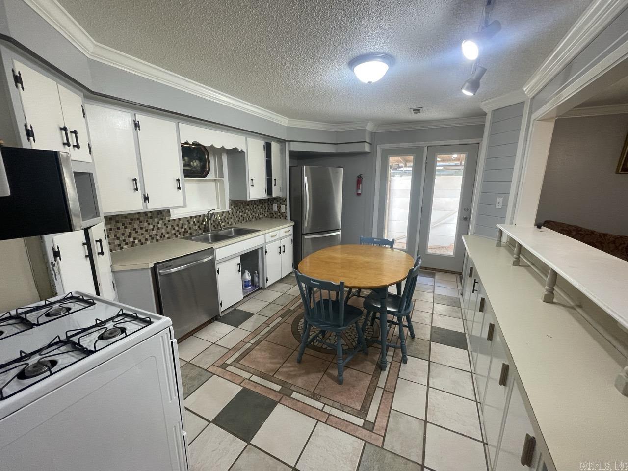 106 Pleasant Valley Street Property Photo 5