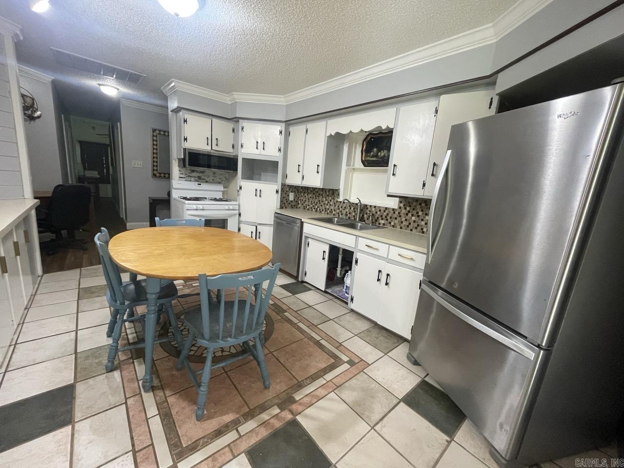 106 Pleasant Valley Street Property Photo 6